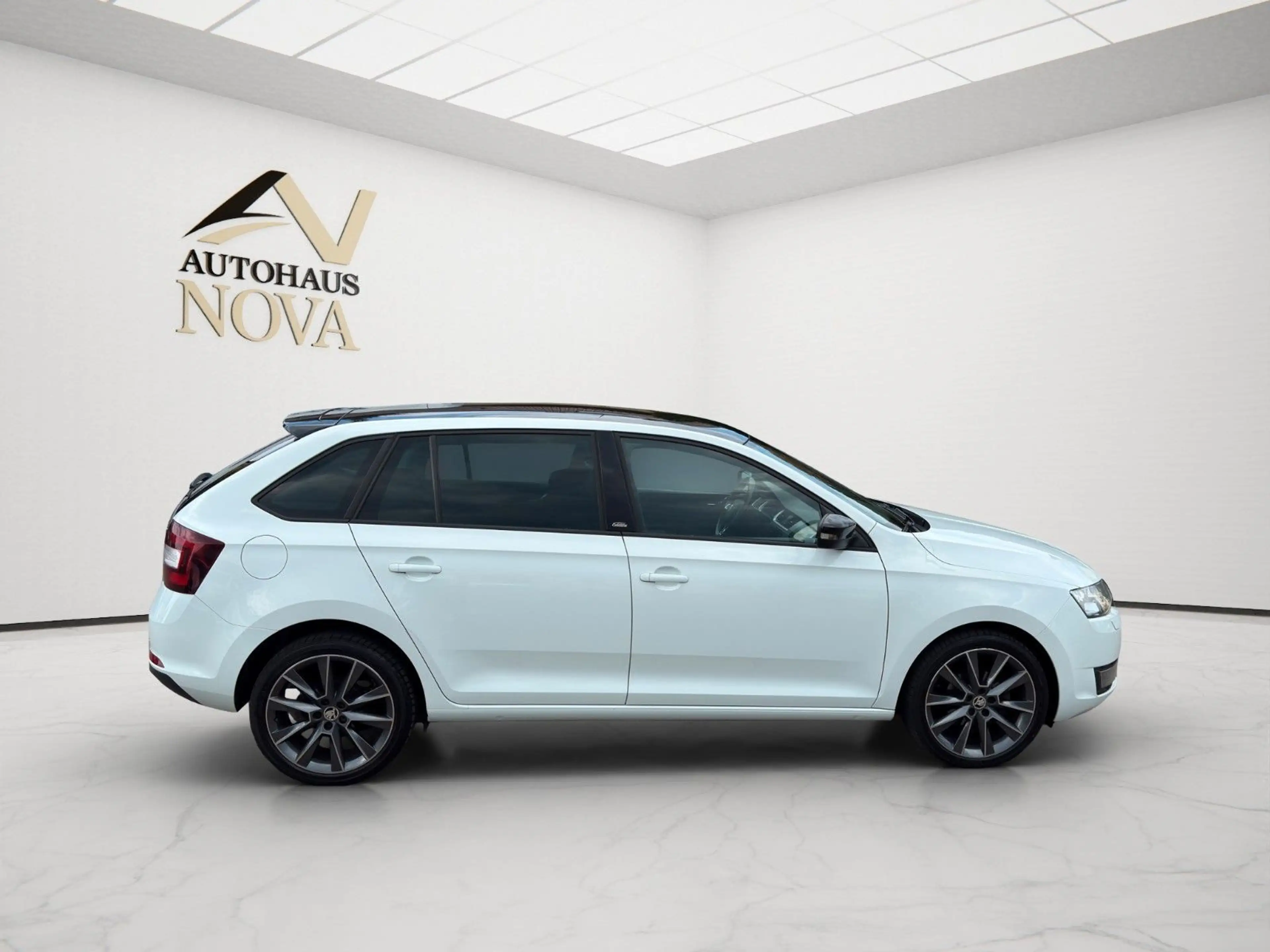 Skoda Rapid/Spaceback Spaceback Edition-DSG-NAVI-PANO-PDC-SHZ- — photo 7