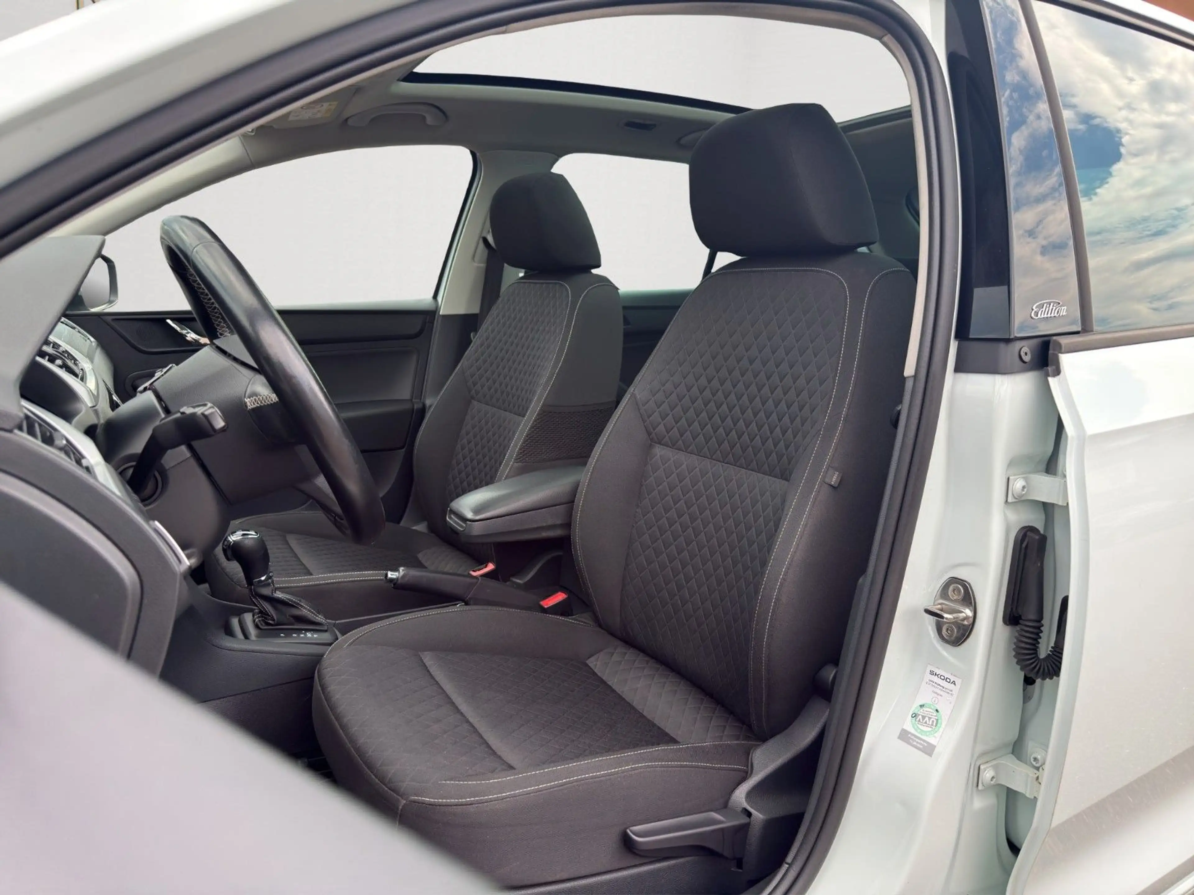 Skoda Rapid/Spaceback Spaceback Edition-DSG-NAVI-PANO-PDC-SHZ- — photo 9