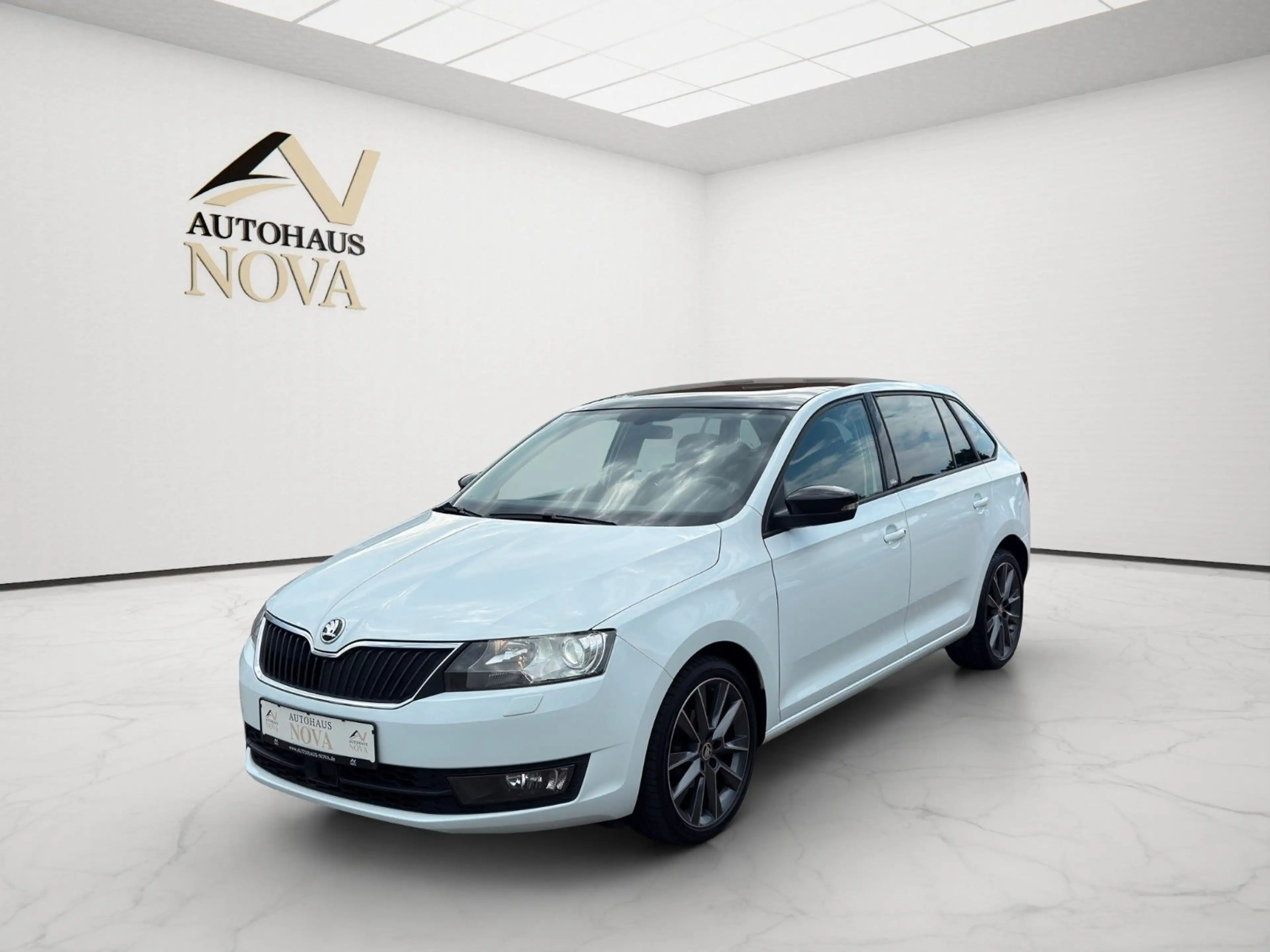 Skoda Rapid/Spaceback Spaceback Edition-DSG-NAVI-PANO-PDC-SHZ- — photo 2