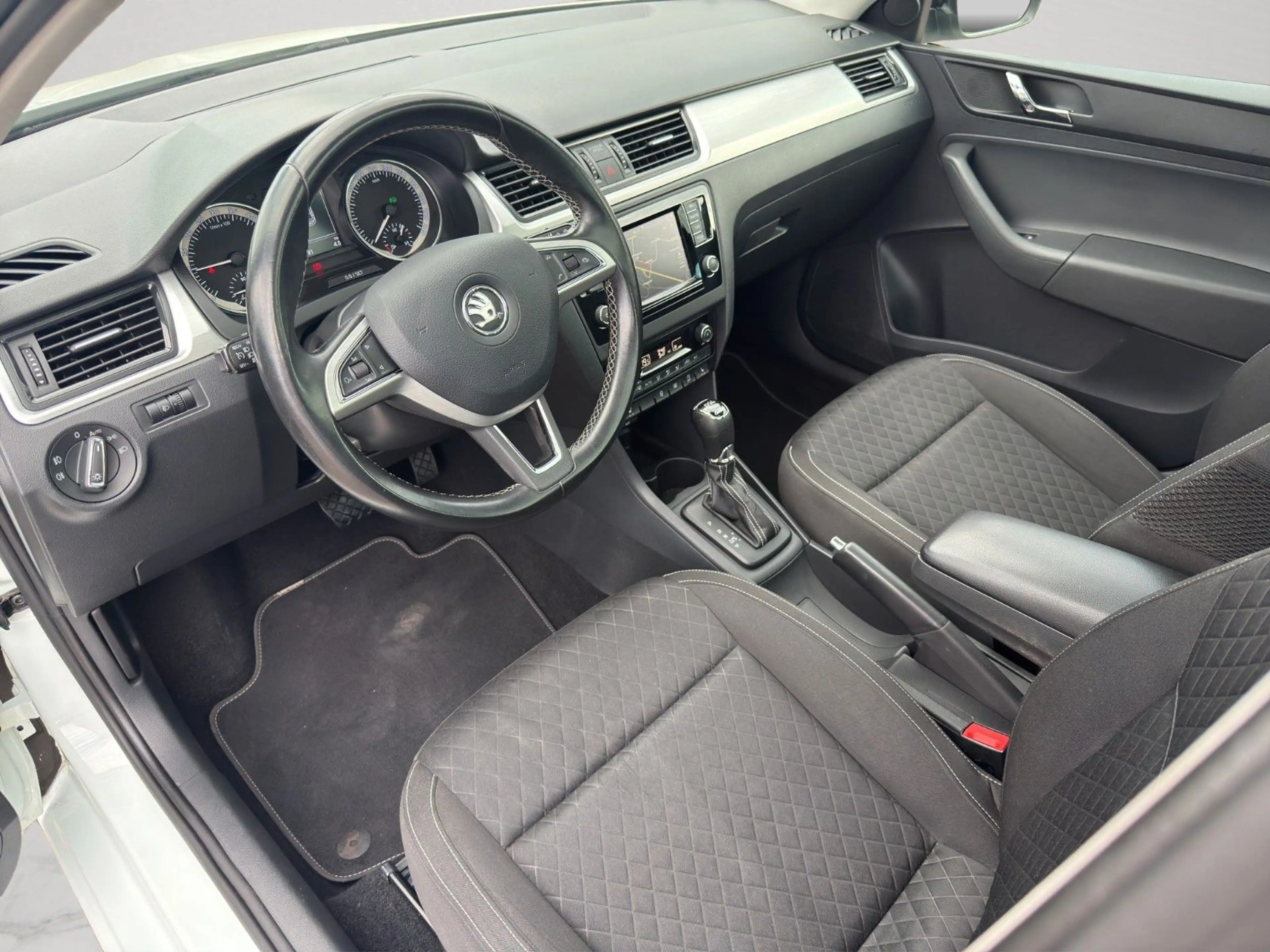 Skoda Rapid/Spaceback Spaceback Edition-DSG-NAVI-PANO-PDC-SHZ- — photo 10