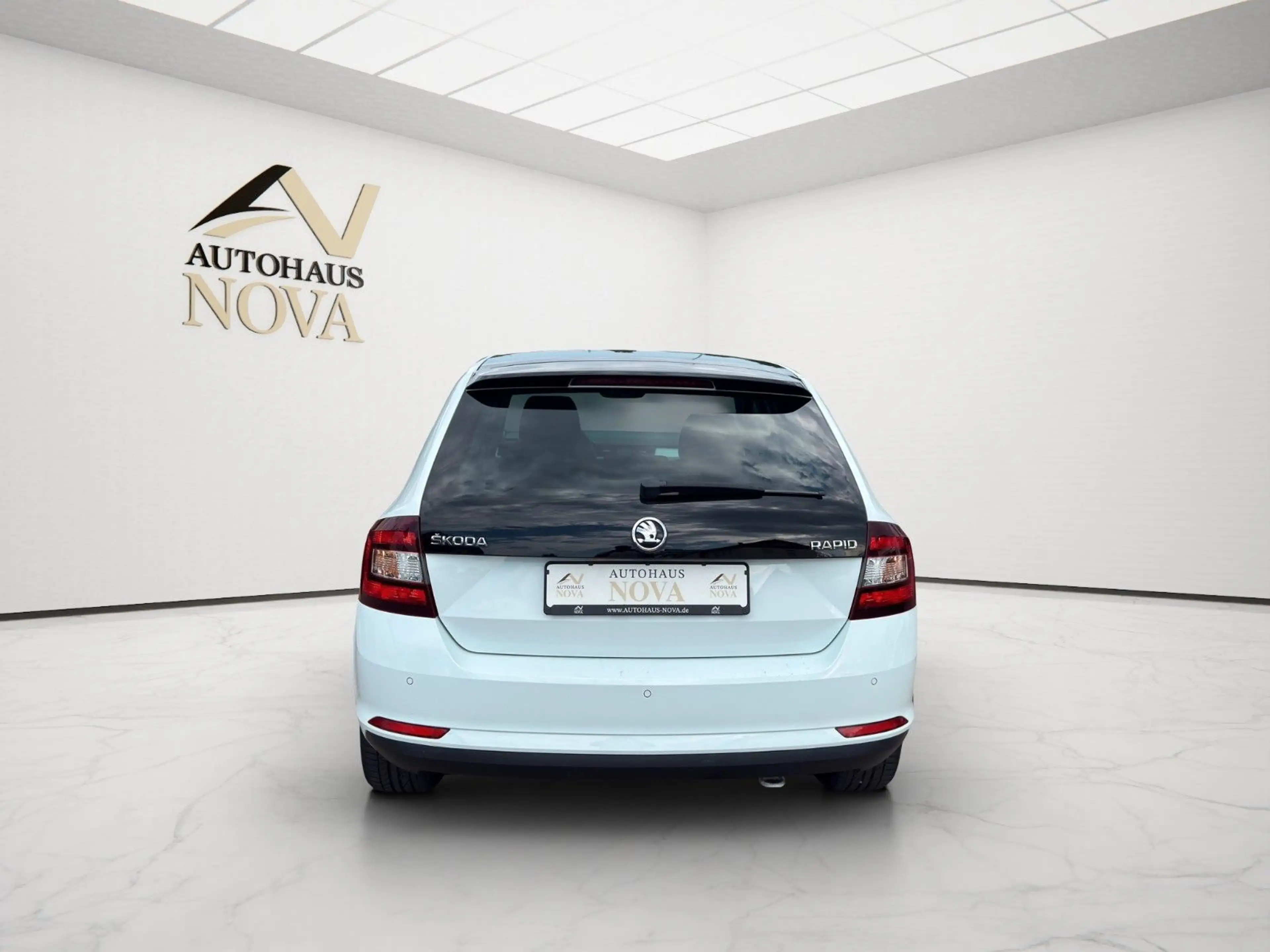 Skoda Rapid/Spaceback Spaceback Edition-DSG-NAVI-PANO-PDC-SHZ- — photo 5
