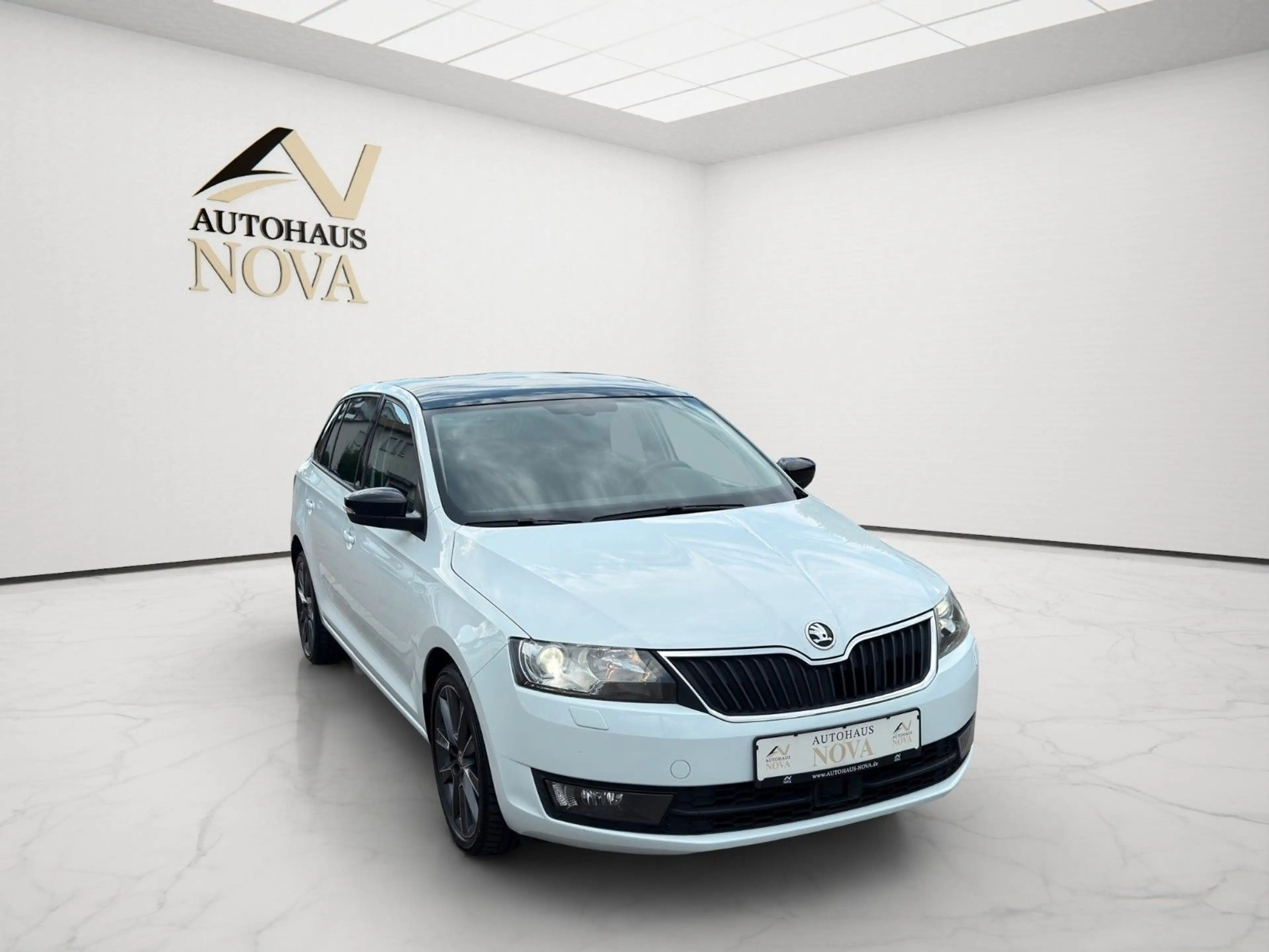 Skoda Rapid/Spaceback Spaceback Edition-DSG-NAVI-PANO-PDC-SHZ- — photo 8