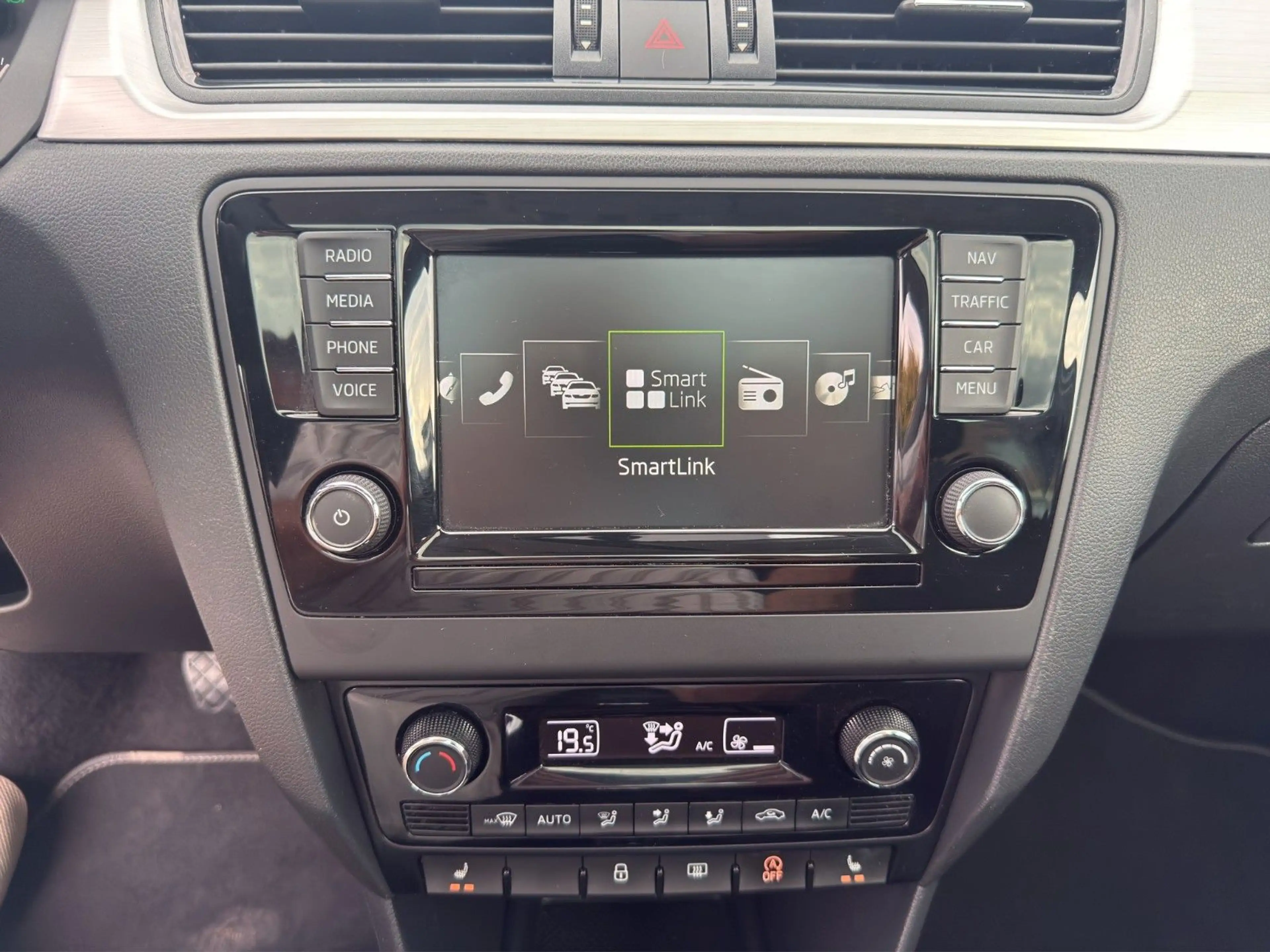 Skoda Rapid/Spaceback Spaceback Edition-DSG-NAVI-PANO-PDC-SHZ- — photo 15