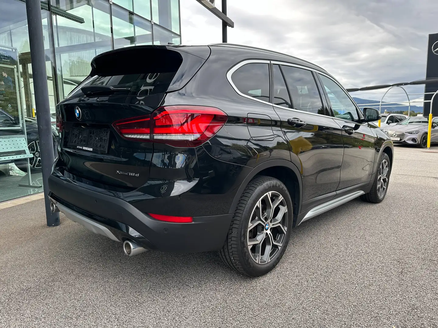 BMW X1 xDrive 18 d xLine *Head-Up Display* Schwarz - 2