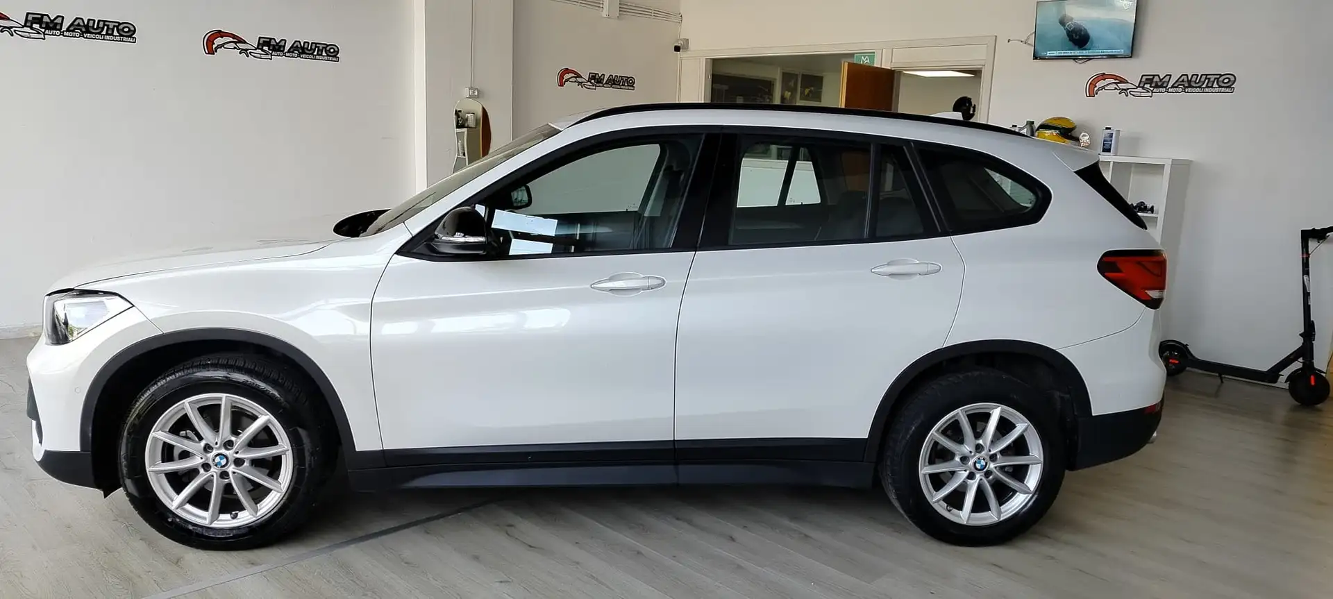 BMW X1 X1 F48 2019 sdrive16d xLine Plus auto Weiß - 2