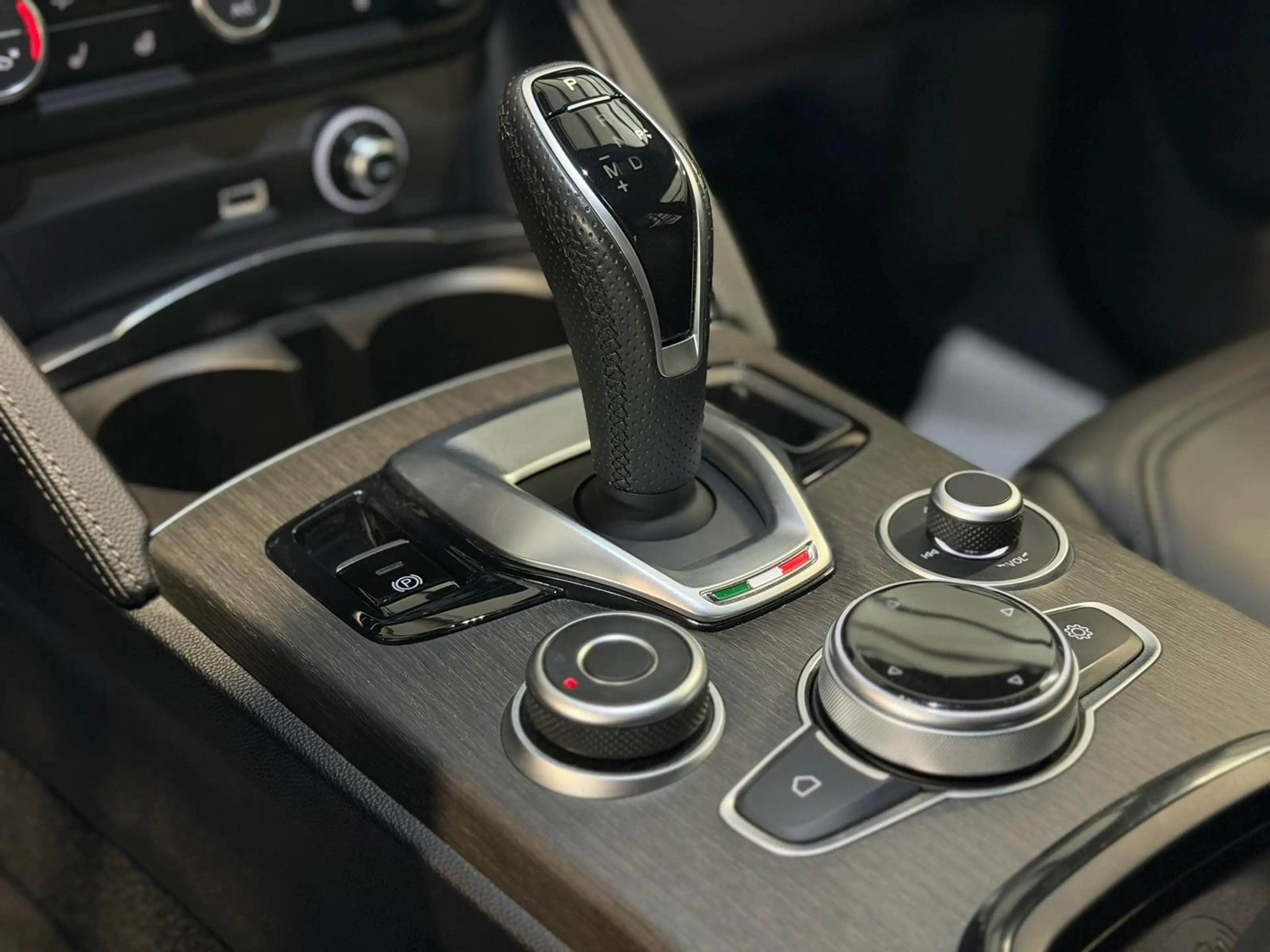 Alfa Romeo Stelvio Ti Q4 MATRIX+MEMO+ACC+KAM+TOTW+CARPLAY — photo 12
