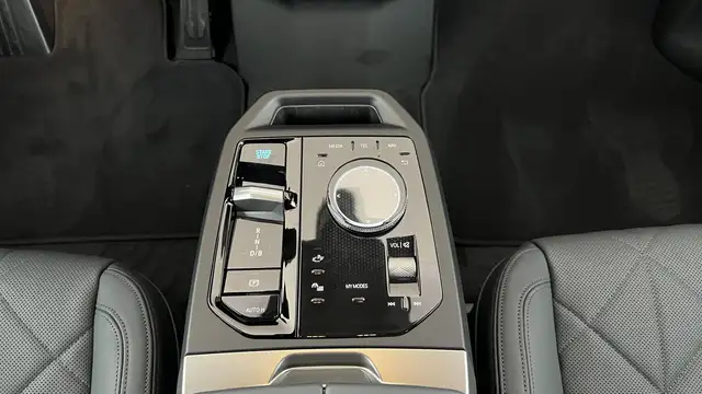 BMW iX xDrive45 Ansicht 11