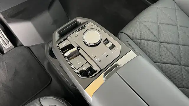 BMW iX xDrive45 Ansicht 14