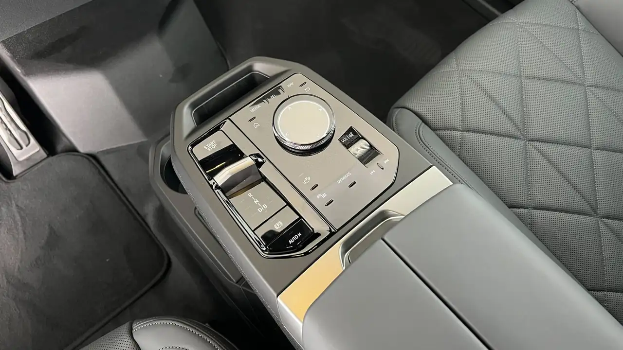 BMW iX 2026 — фото 14