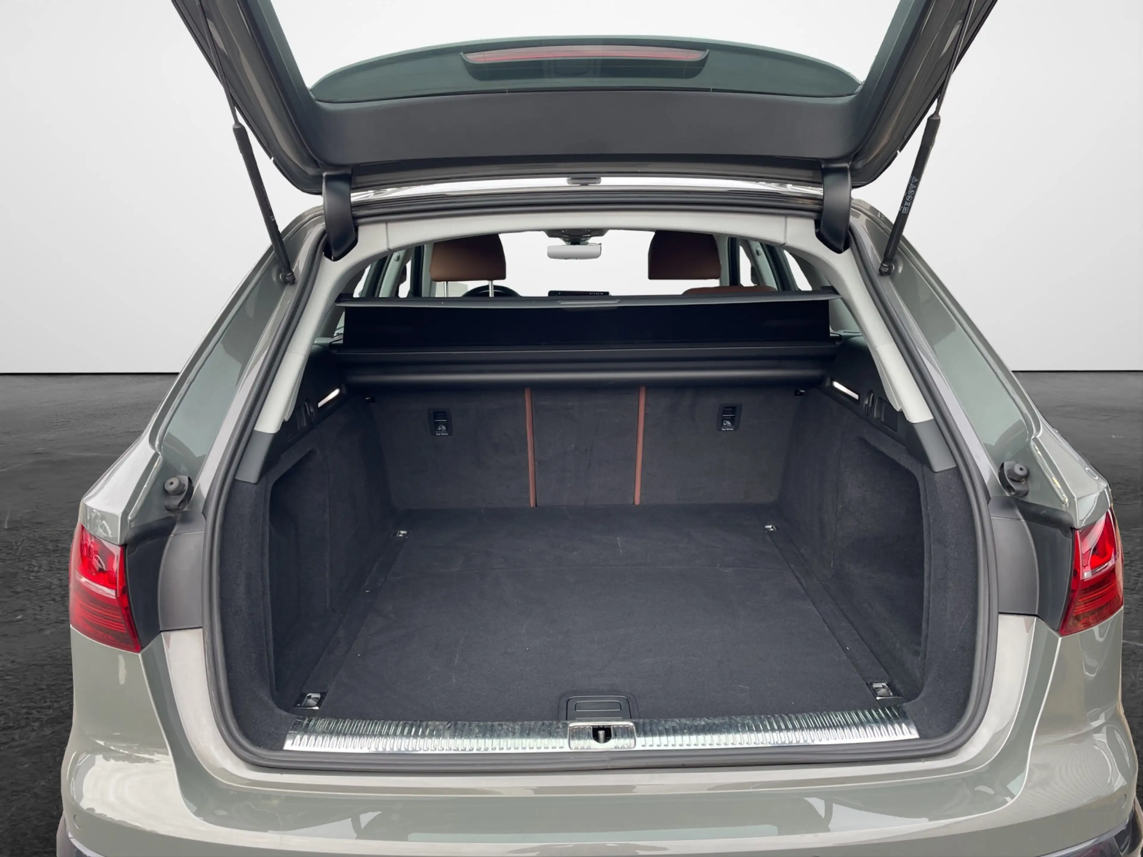 Audi A4 allroad 40 TDI S tronic quattro — photo 12