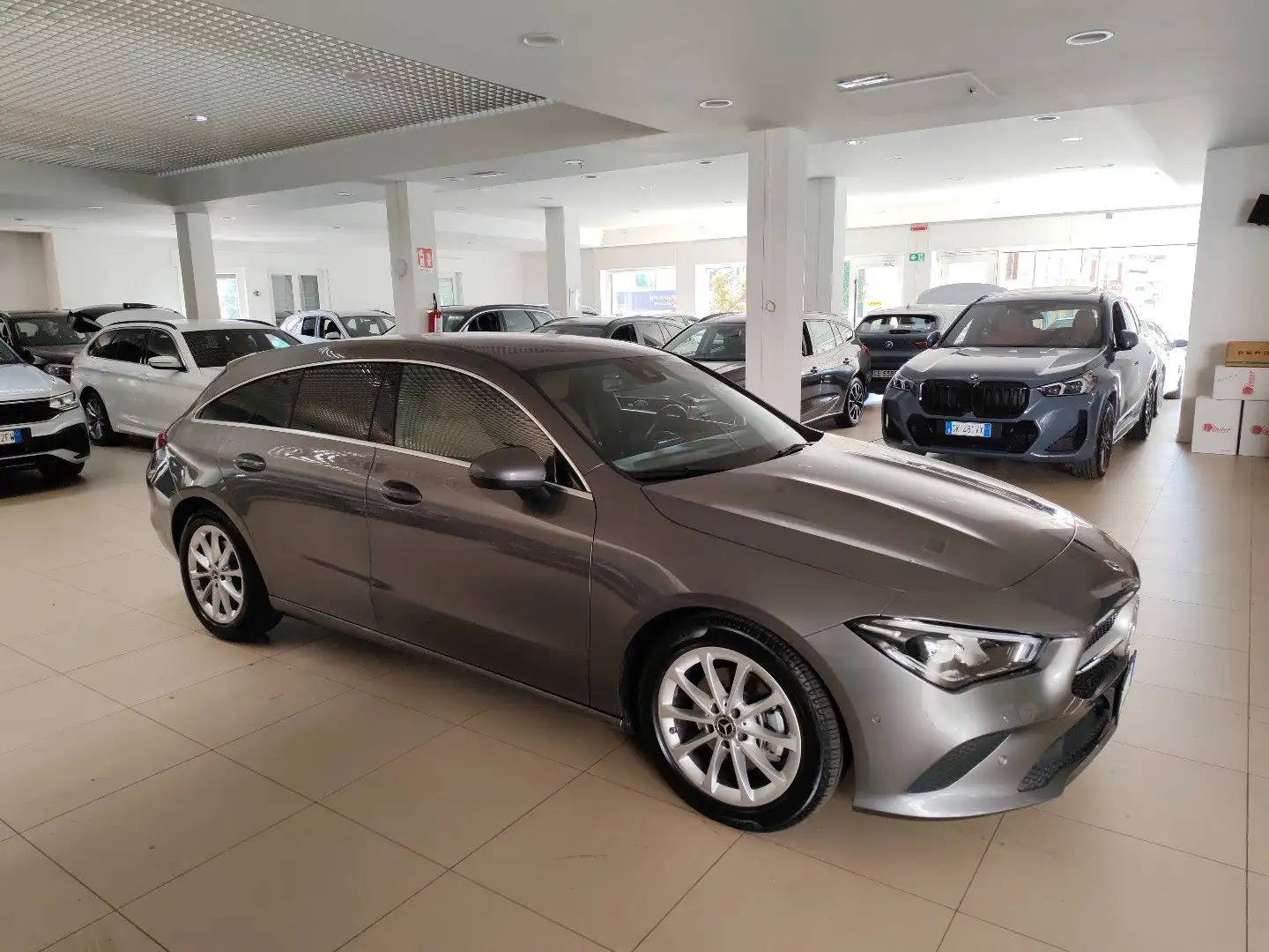 Mercedes-Benz CLA 200 d 150cv auto SB Pelle Navi Cruise Fari LED DAB Grigio - 2