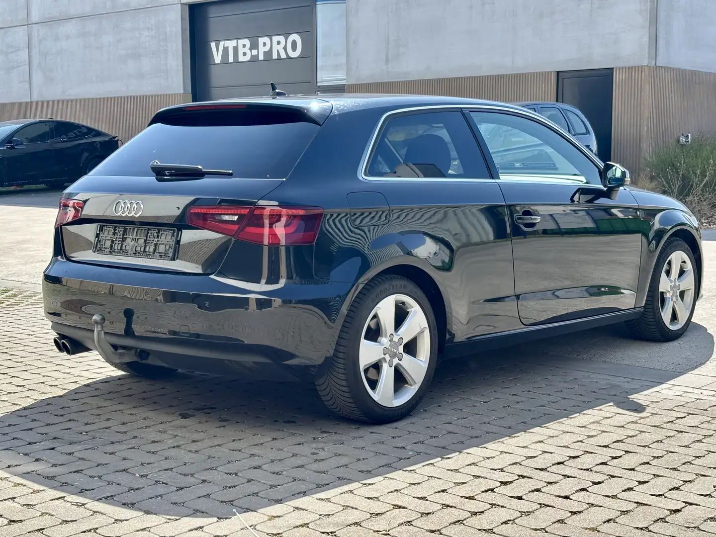 Audi A3 1.8 TFSI Quattro Ambition S line Stronic Noir - 2