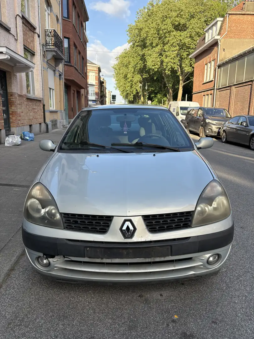 Renault Clio clio 2 tres bonne état pour plus d’infos0487230 - 1