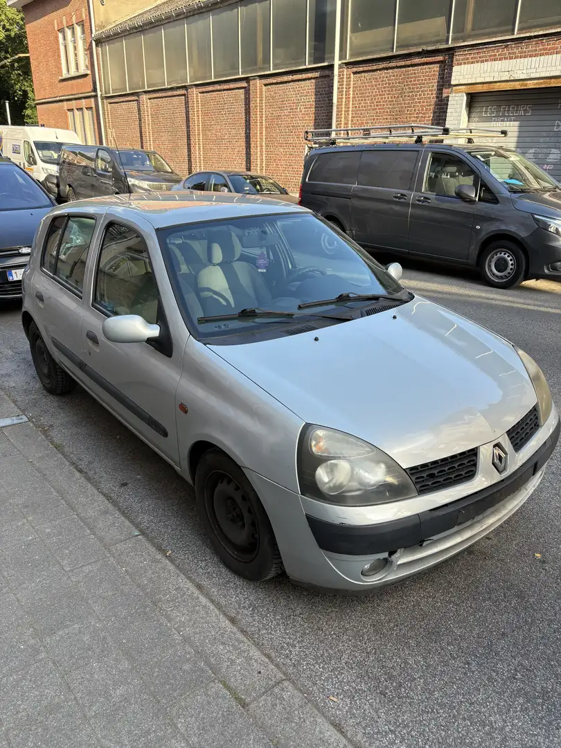 Renault Clio clio 2 tres bonne état pour plus d’infos0487230 - 2