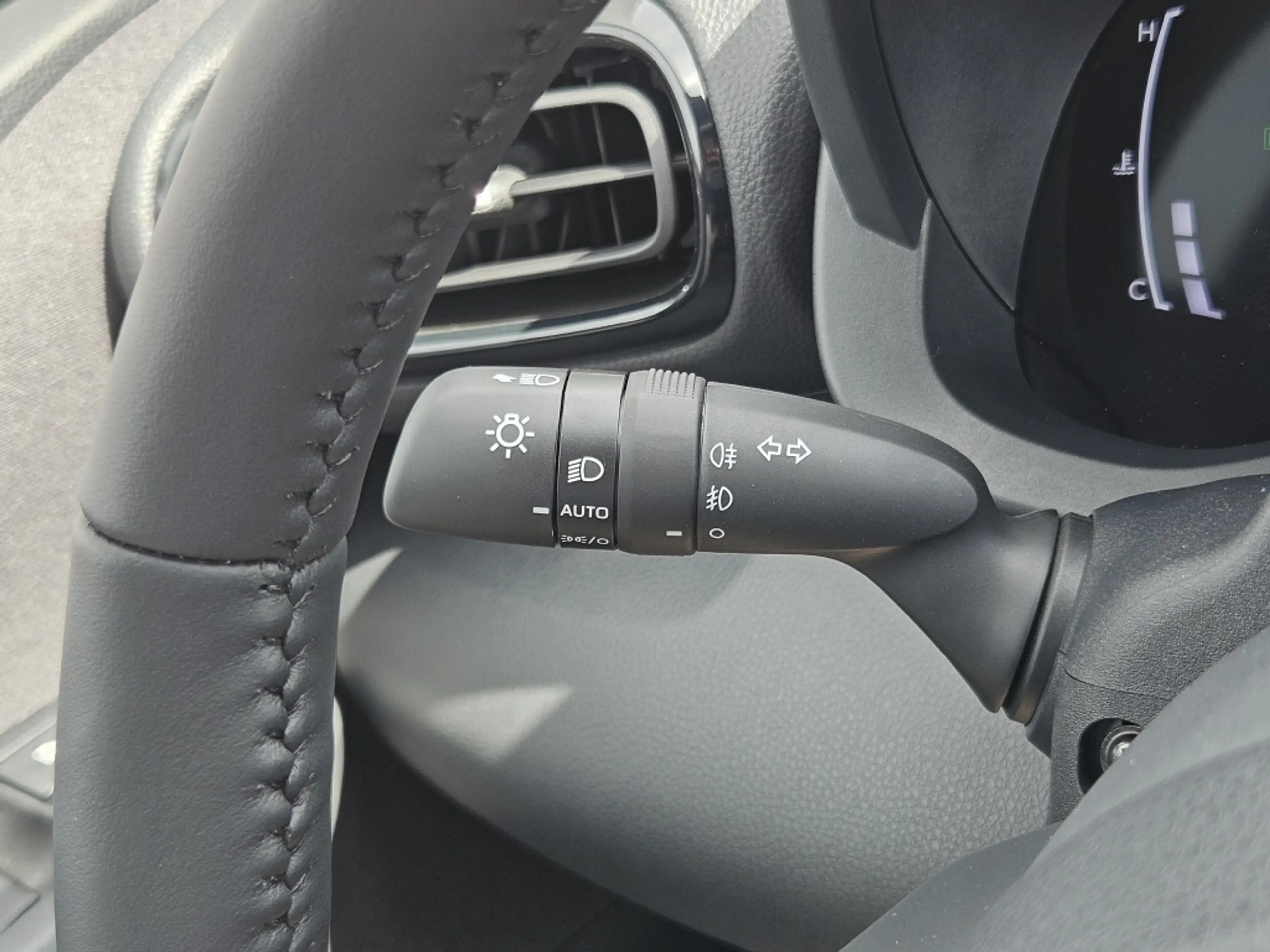 Mazda 2 Hybrid 1.5 Homura / Nieuwe kleur: Fern Green / DEM — photo 19