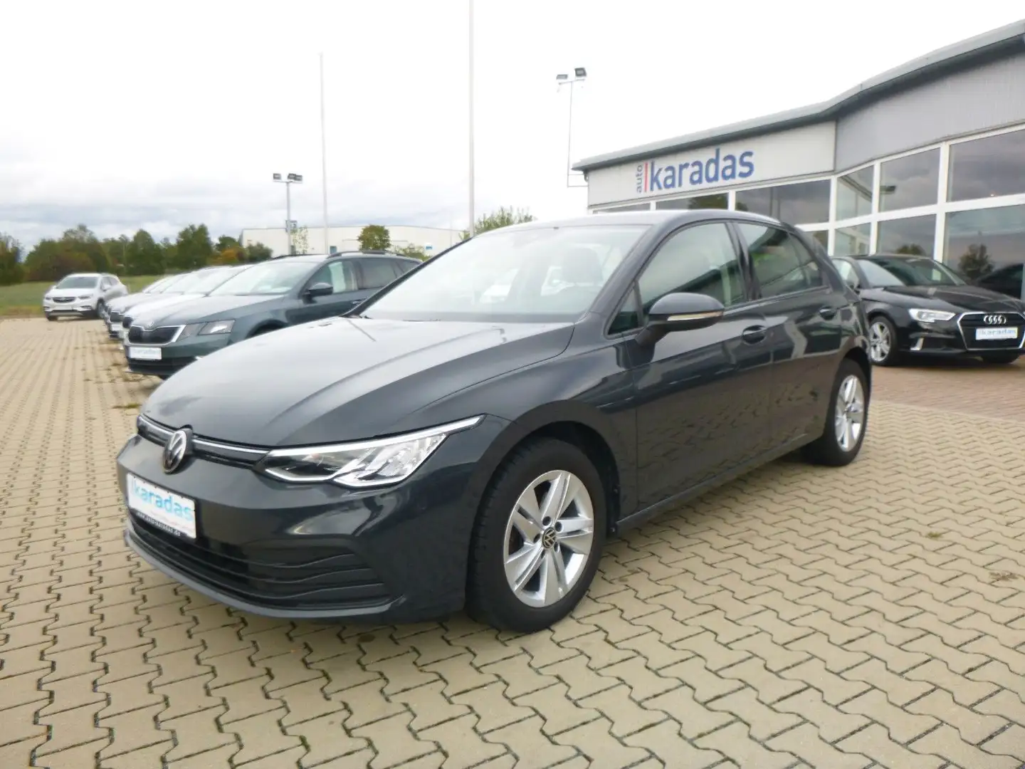 Volkswagen Golf VIII 1,5 TSI Life OPFACC/NAV/LED/PDC/SHZ Grijs - 1