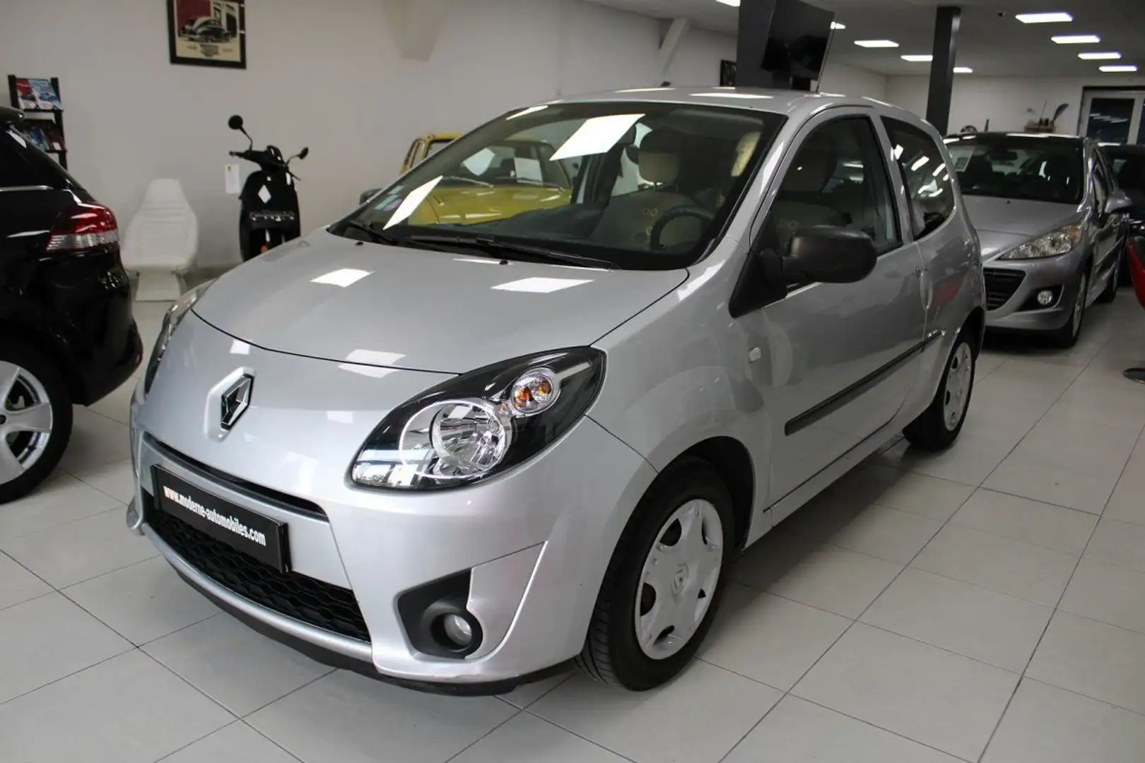 Renault Twingo II 1.2 LEV 16V 75CH AUTHENTIQUE ECO² Gris - 1