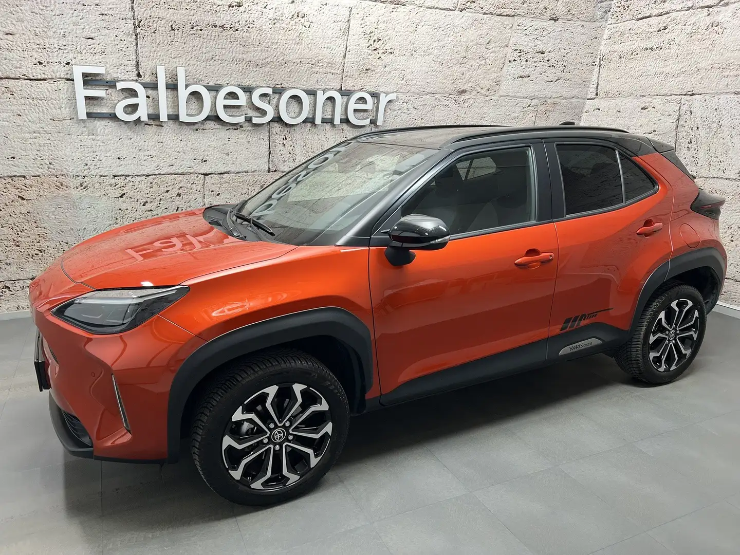 Toyota Yaris Cross 1,5 Hybrid Urban Spice "Sondermodell" Orange - 2