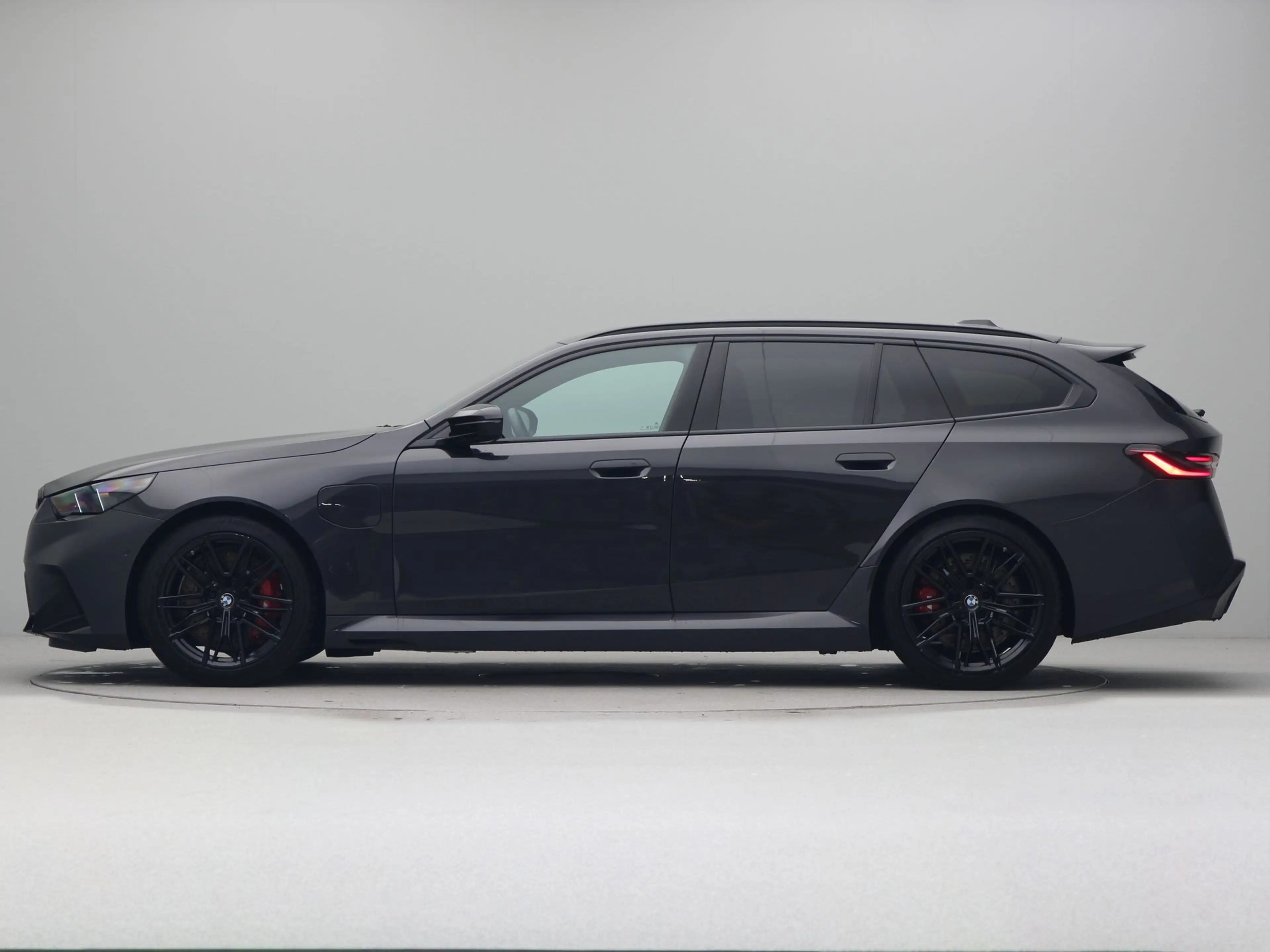 BMW M5 Touring — photo 11