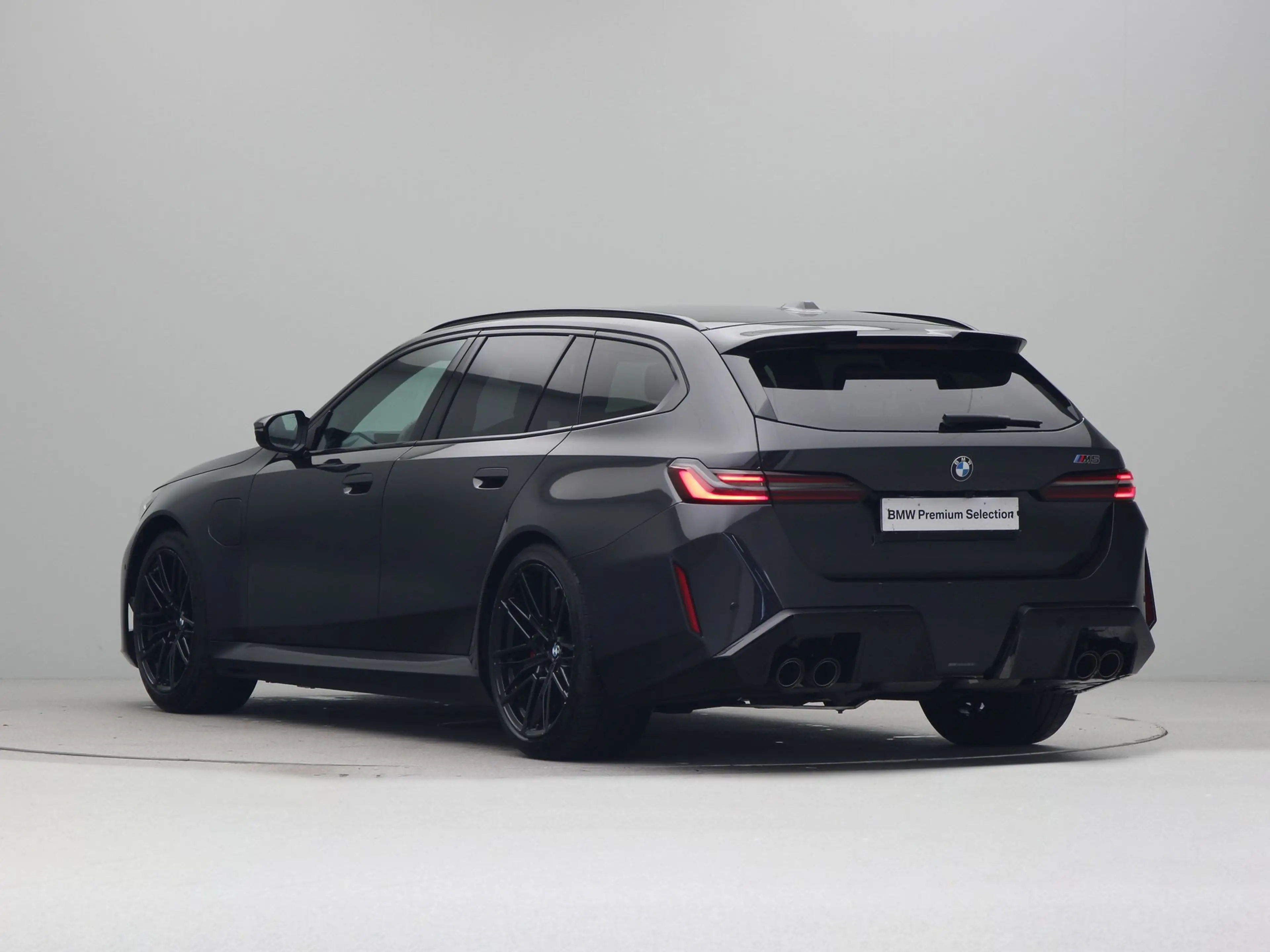 BMW M5 Touring — photo 10