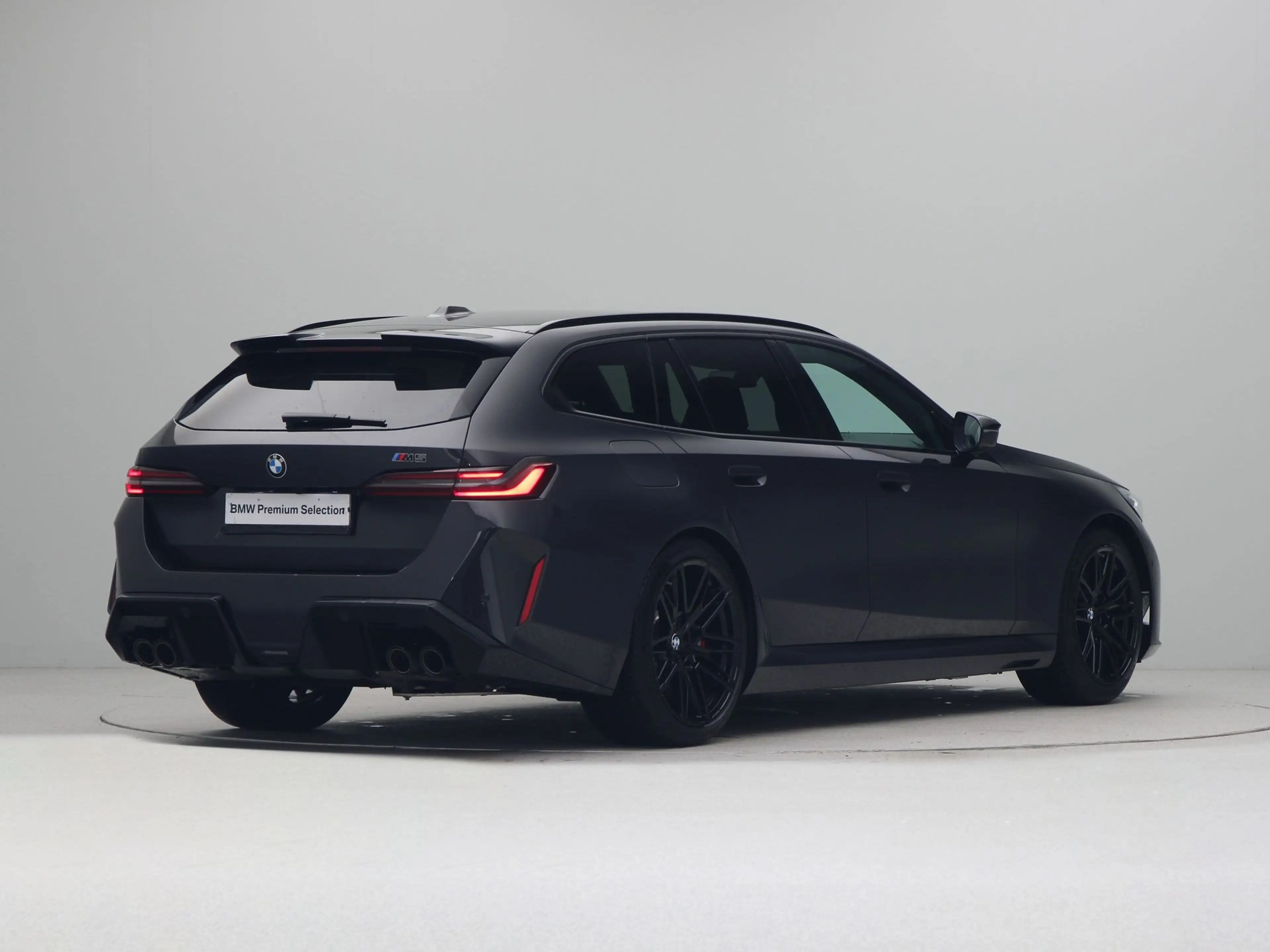 BMW M5 Touring — photo 8