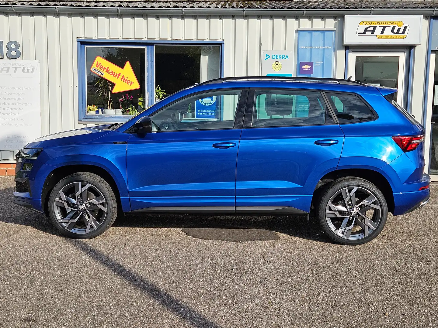 Skoda Karoq 1.5 TSI 150 Autpmatik Sportline Leder Panorama AHK Bleu - 2