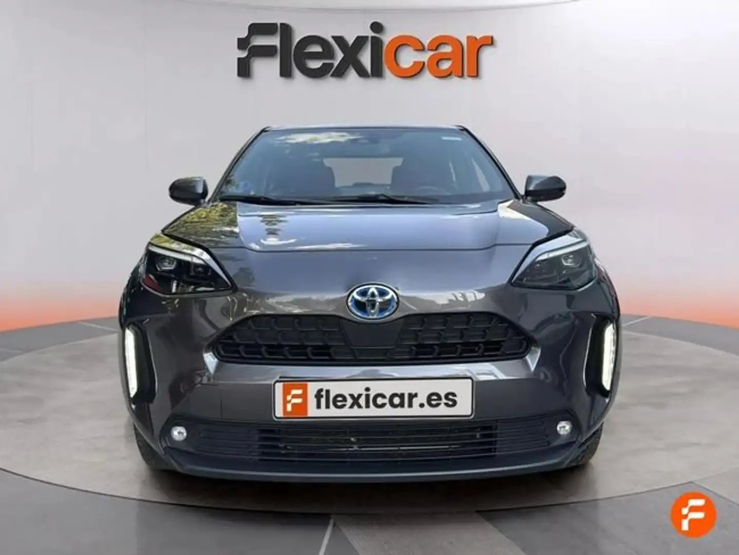 Toyota Yaris Cross 120H Active Tech Grau - 2
