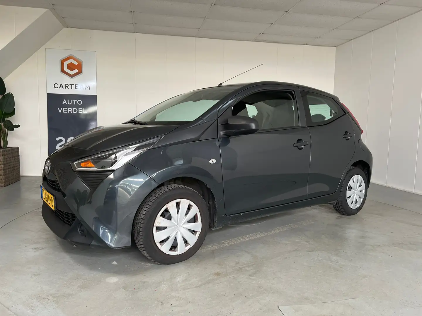 Toyota Aygo 1.0 VVT-i x-cite Grau - 1