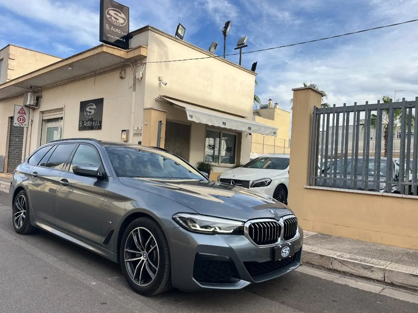BMW 520 d 48V xDrive Touring Msport Gris - 1