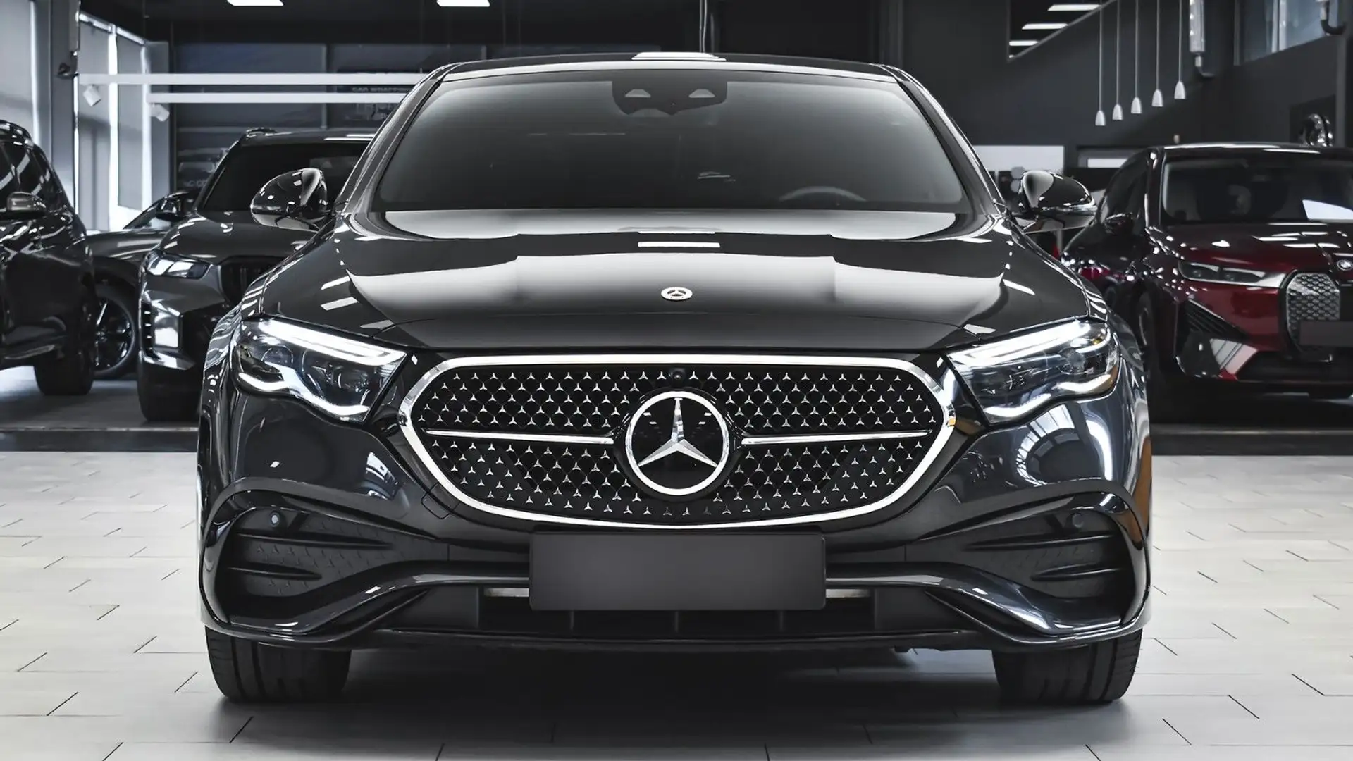 Mercedes-Benz E 300 de AMG Line Plug-in Hybrid 4MATIC Gris - 1
