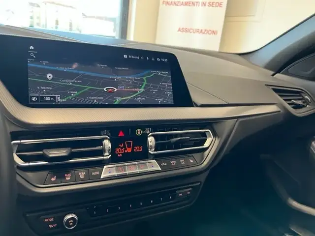 BMW 1 Series view 9