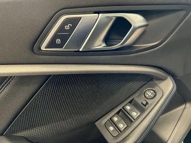 BMW 1 Series view 8
