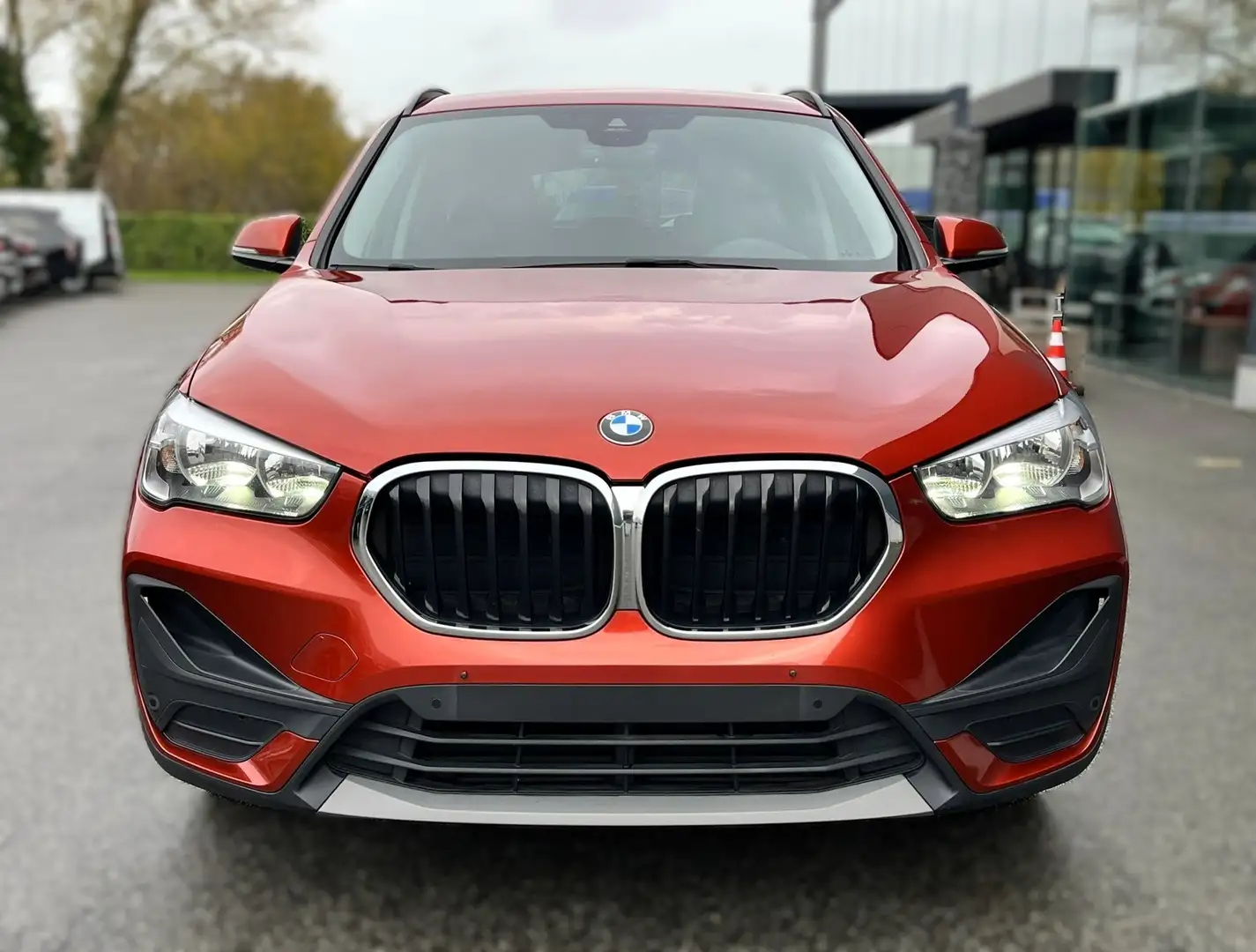 BMW X1 sDrive18i NAVIGATIE / LEDER / CAMERA / BTW AFTRK Oranje - 2