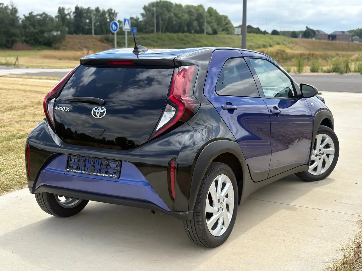 Toyota Aygo X 1.0 VVT-I CAMERA AIRCO CAR PLAY GARANTIE JANTES Bleu - 2