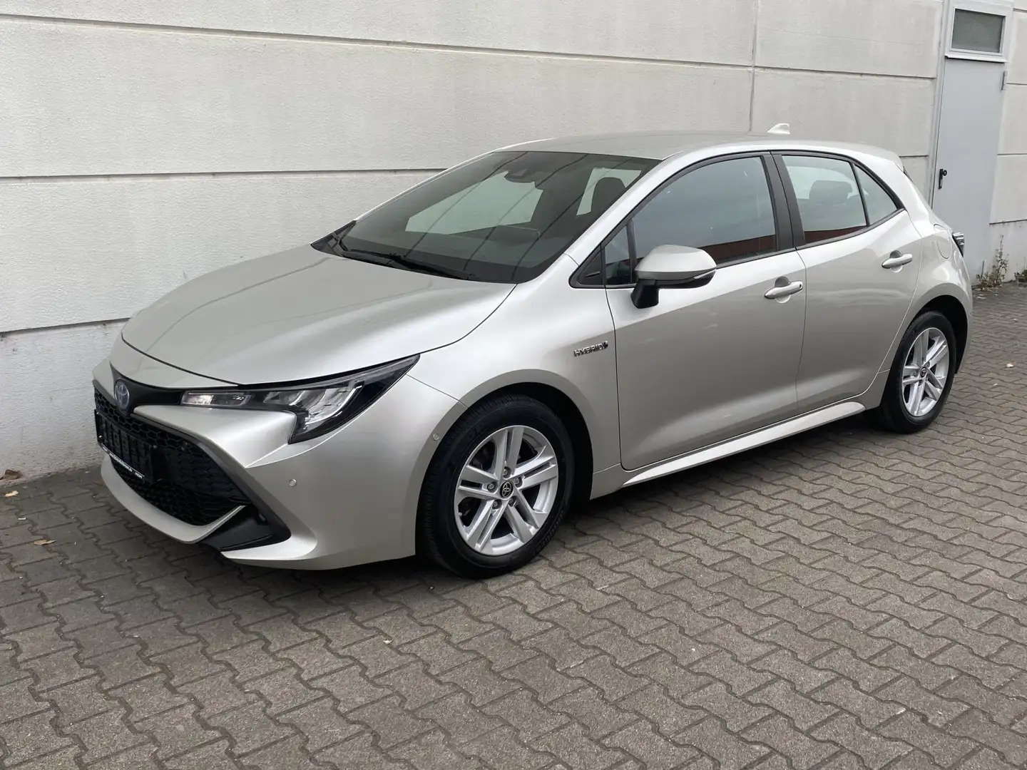 Toyota Corolla 1.8 Hybrid e-CVT Dynamic Plus RKam Nav LED DAB Tma Silber - 2