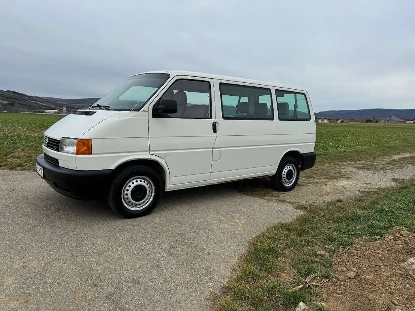 Volkswagen T4 Kombi Kombi 2-3-3 2,5 TDI Entry Weiß - 2
