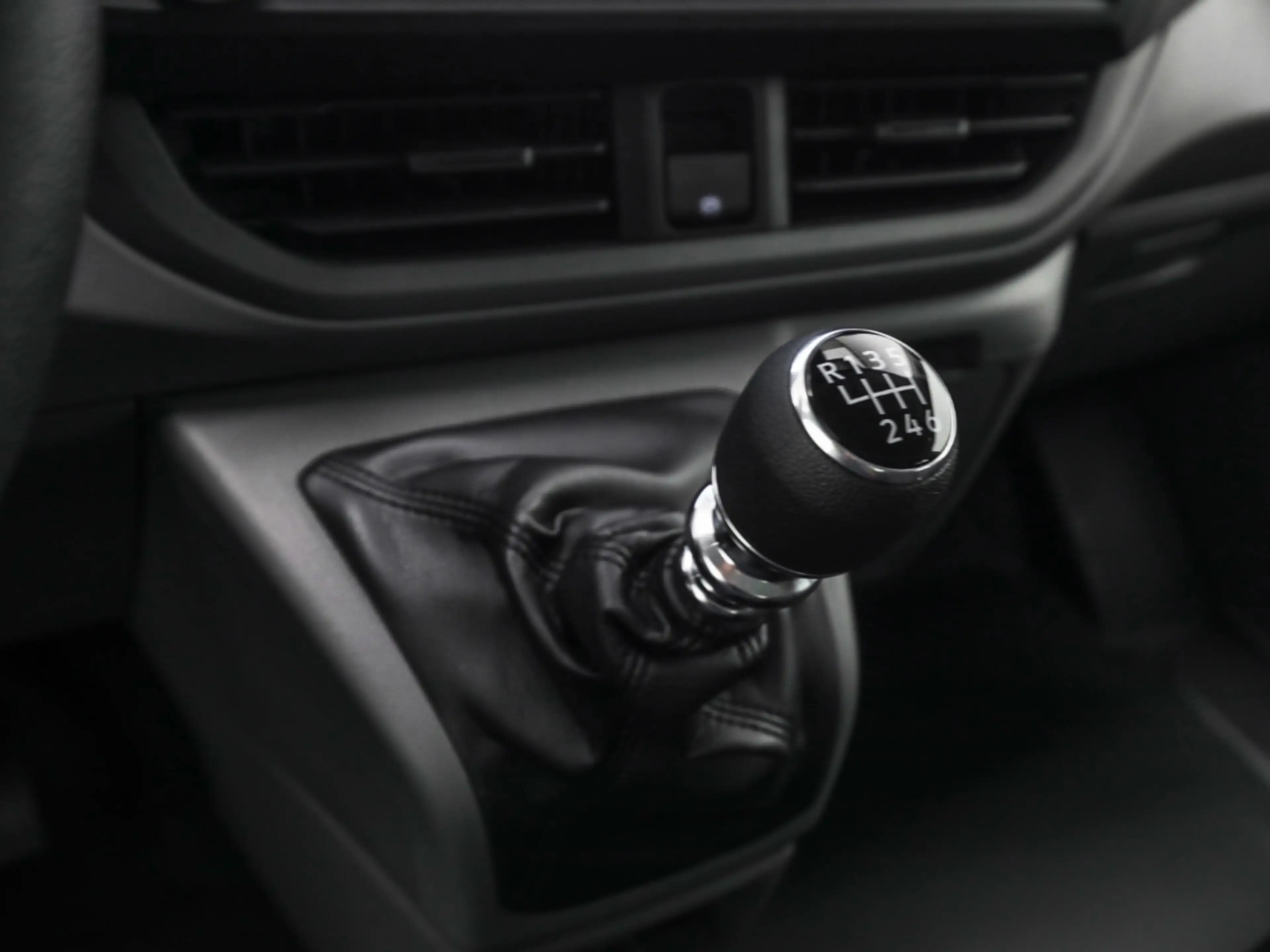 Volkswagen Transporter Pritsche Doppelkabine 2.0 TDI LR AHK Klima — photo 11