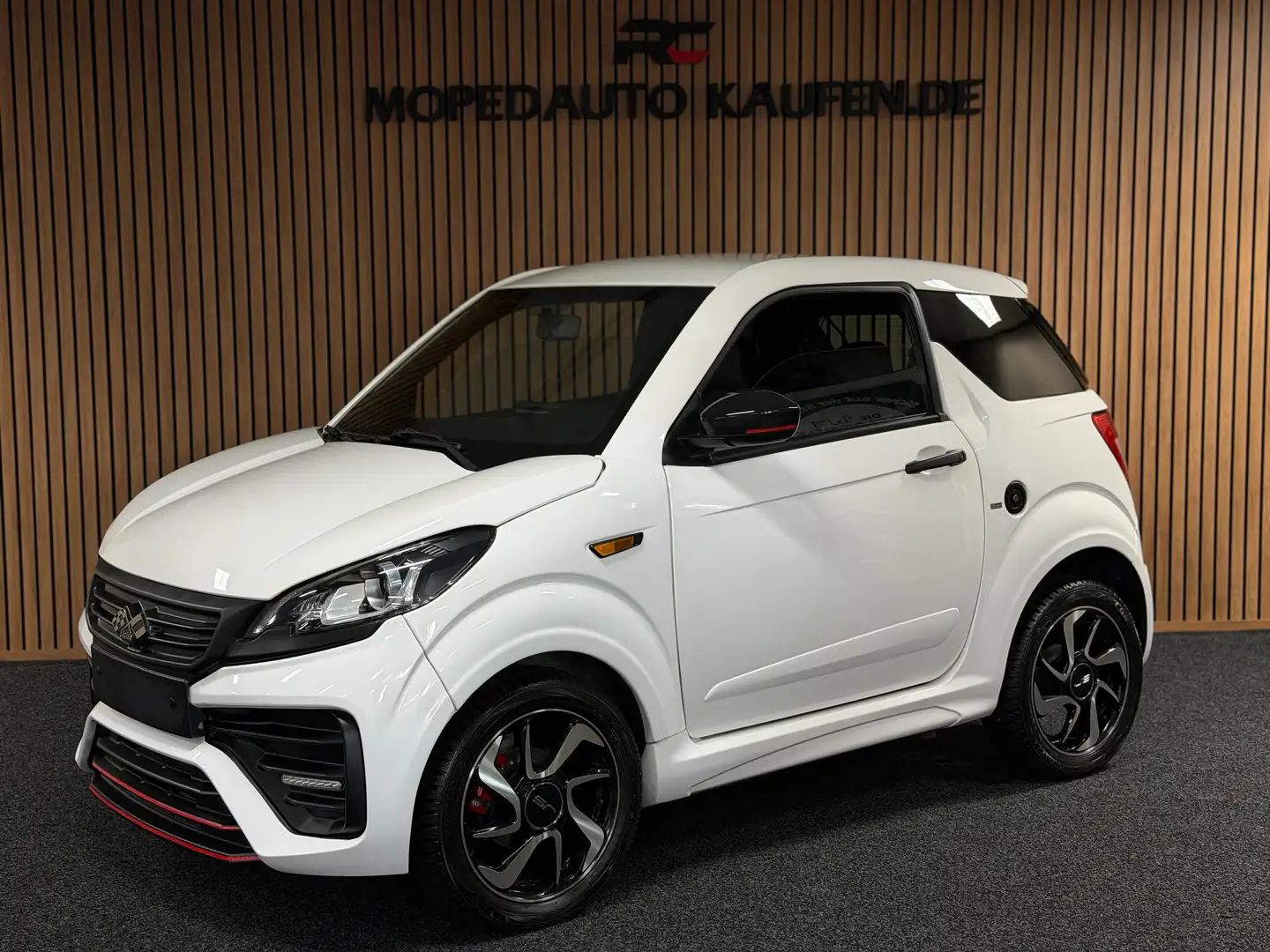 Ligier JS 50 Ultimate Sport Facelift / Tablet - 1