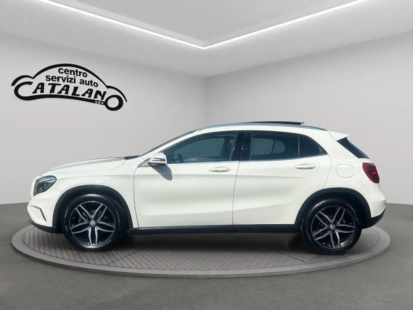 Mercedes-Benz GLA 200 d Premium Blanco - 2