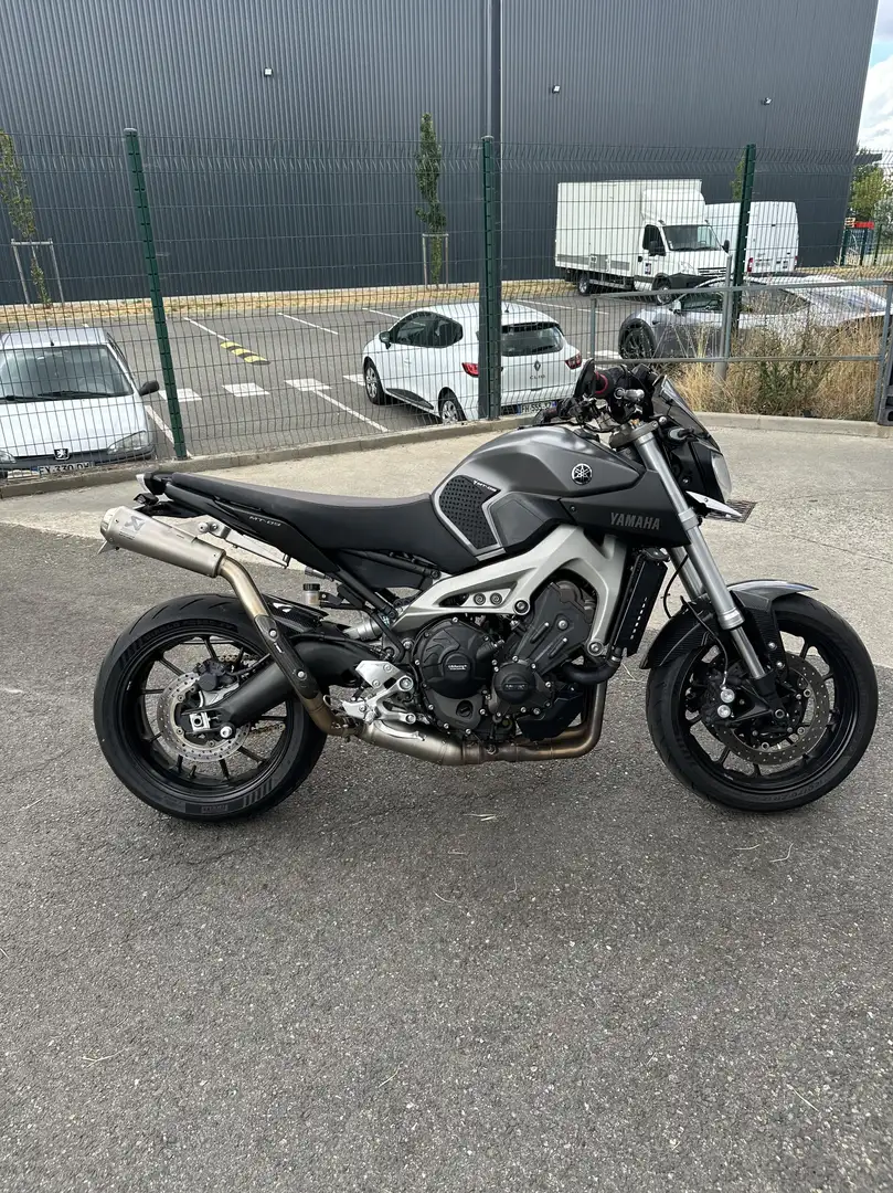 Yamaha MT-09 Gris - 1