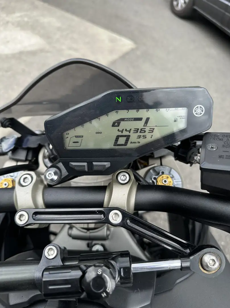 Yamaha MT-09 Gris - 2