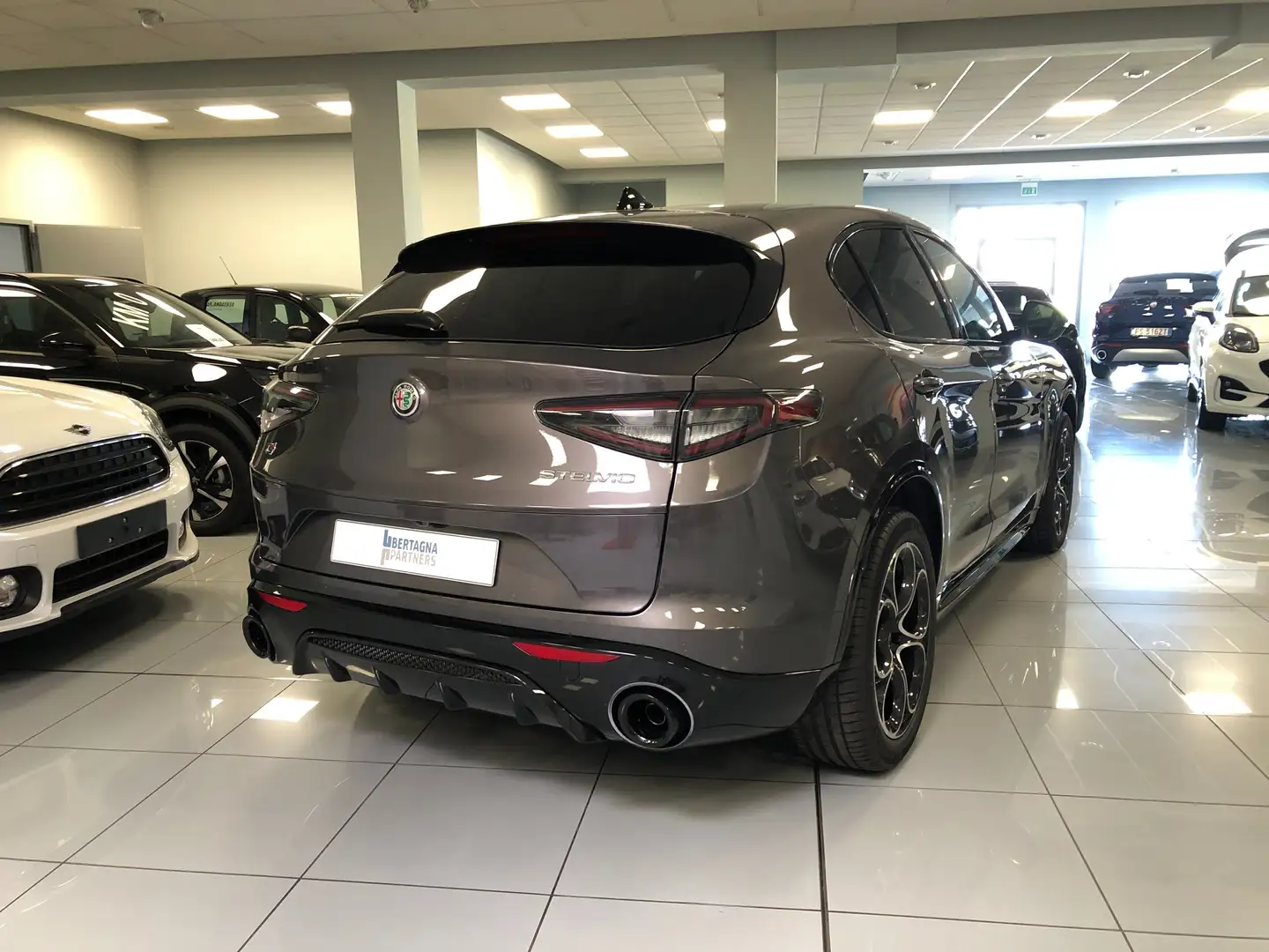 Alfa Romeo Stelvio 2.2 td Veloce Q4 210cv auto Grigio - 2