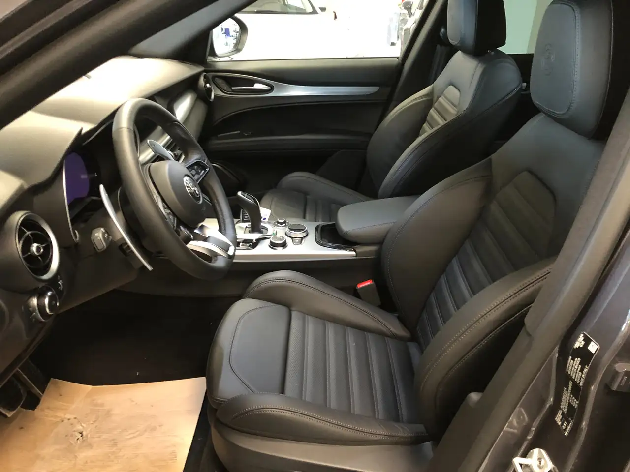 Alfa Romeo Stelvio 2025