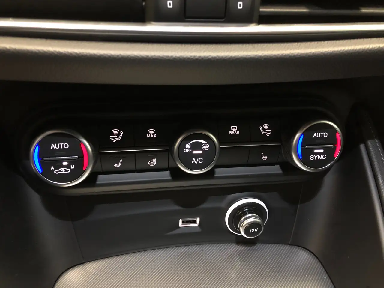 Alfa Romeo Stelvio 2025 — фото 10