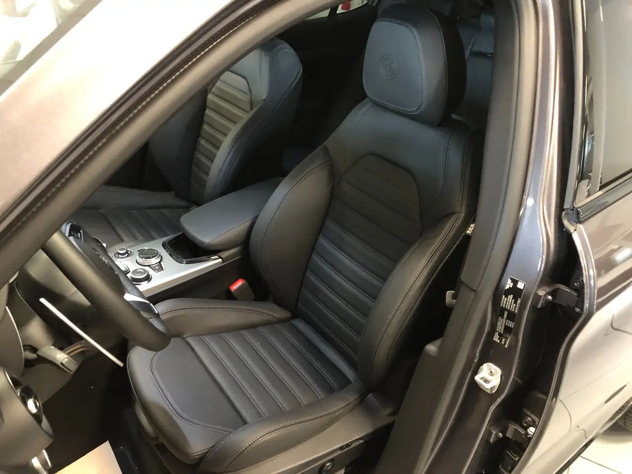Alfa Romeo Stelvio 2025