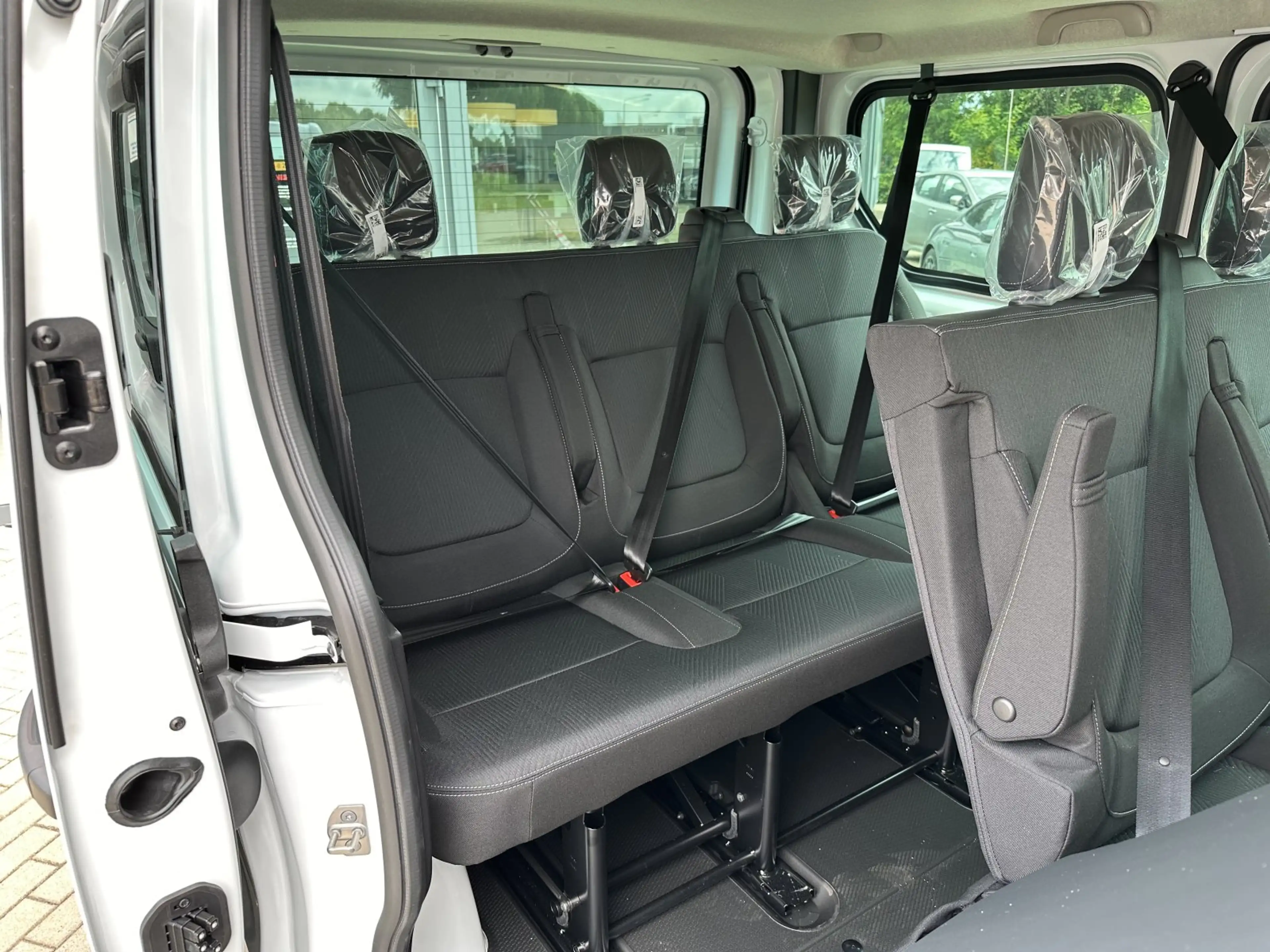 Nissan Primastar KOMBI 170DCT TEKNA 8 SITZE L1H1 2ST DESIGN — photo 12