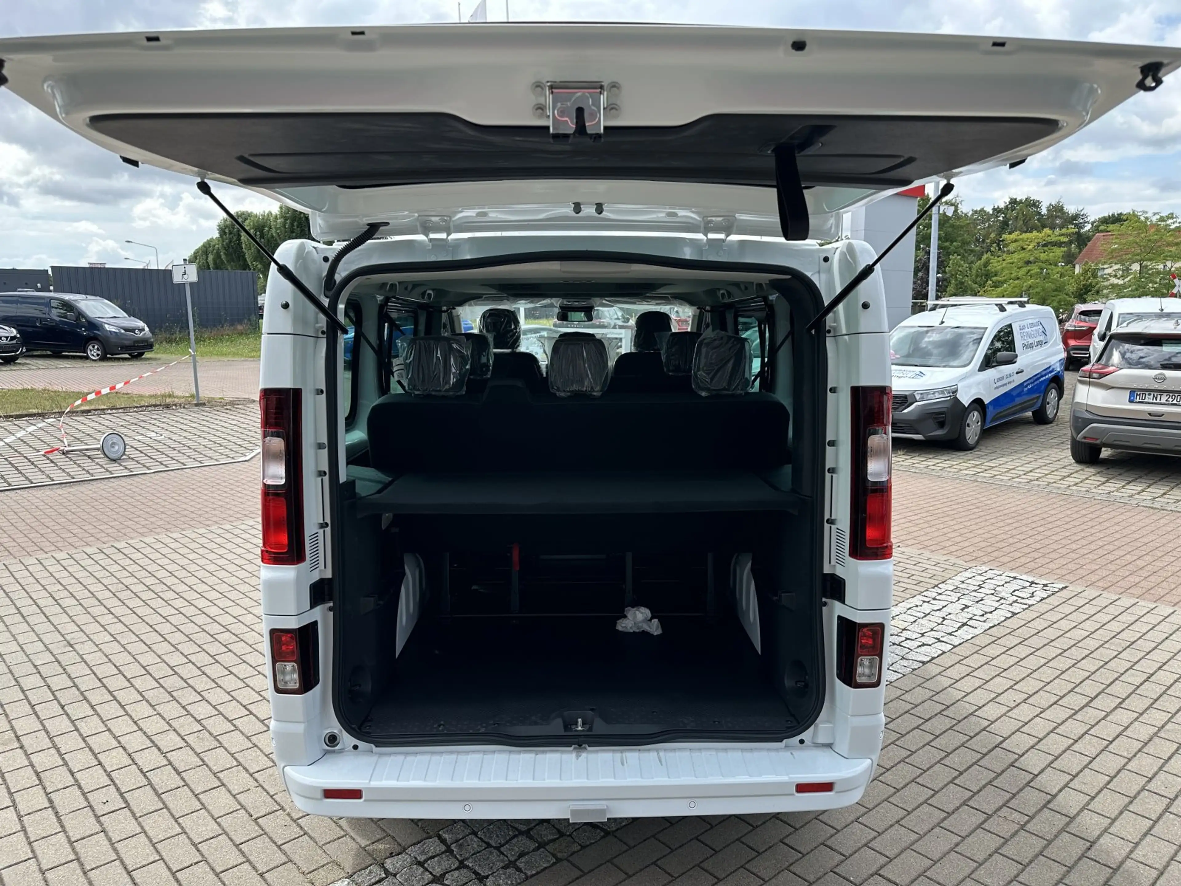 Nissan Primastar KOMBI 170DCT TEKNA 8 SITZE L1H1 2ST DESIGN — photo 13