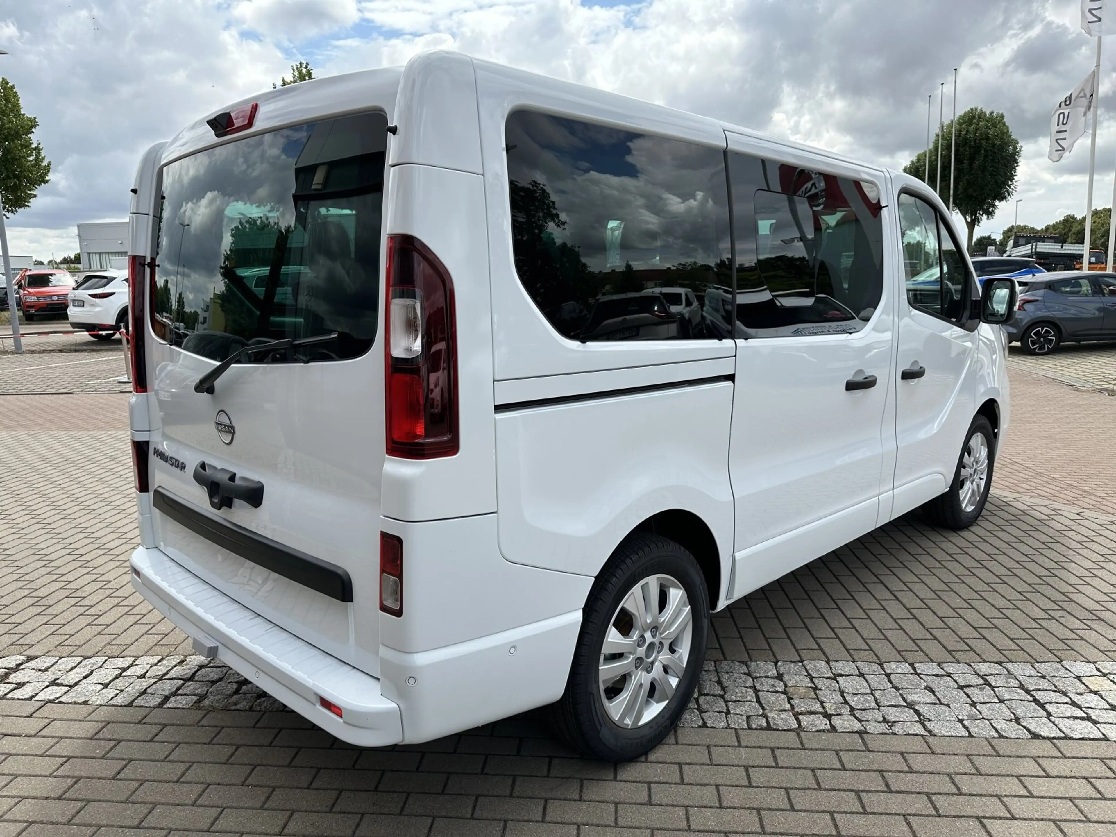 Nissan Primastar KOMBI 170DCT TEKNA 8 SITZE L1H1 2ST DESIGN — photo 7