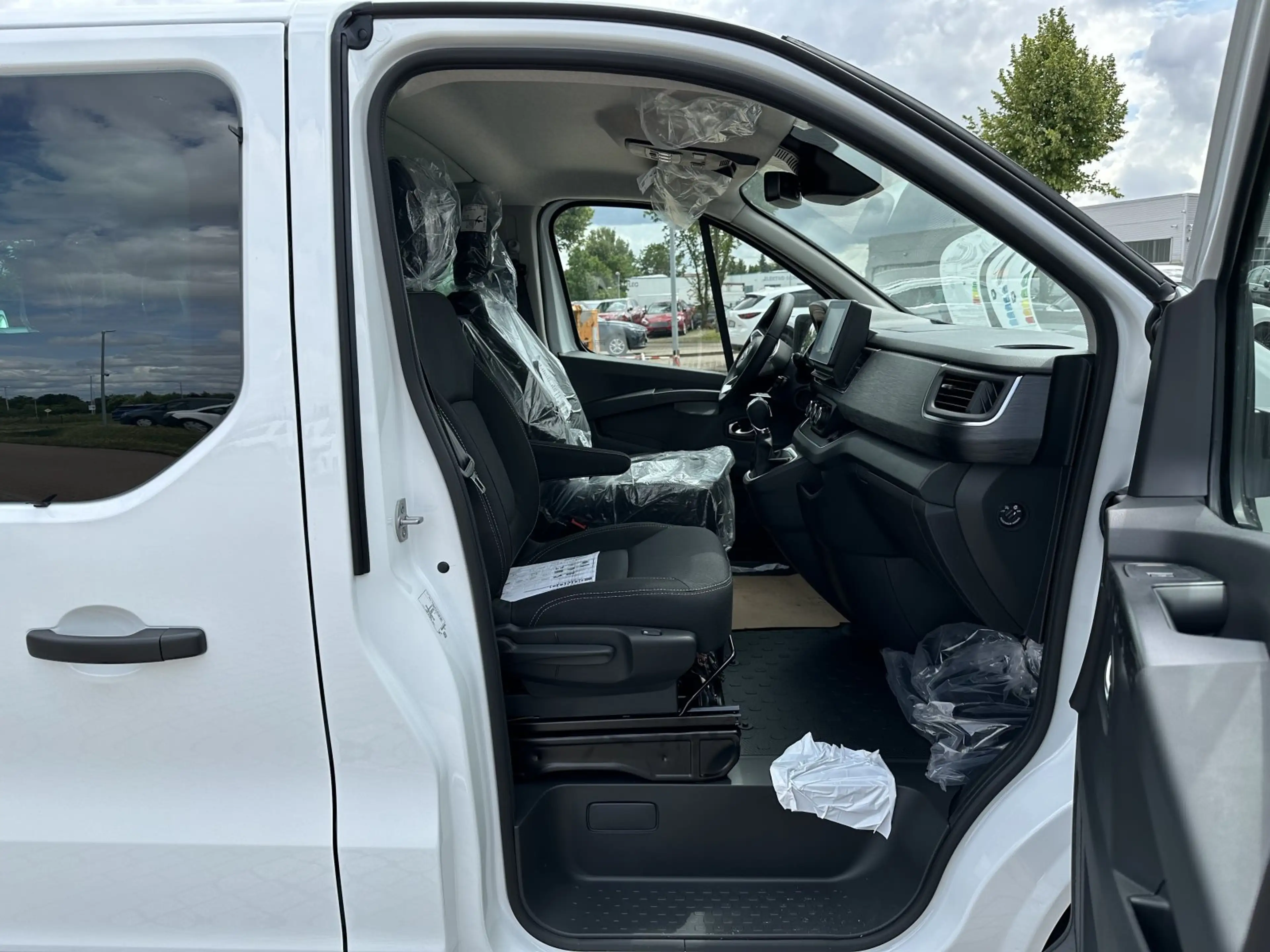 Nissan Primastar KOMBI 170DCT TEKNA 8 SITZE L1H1 2ST DESIGN — photo 10
