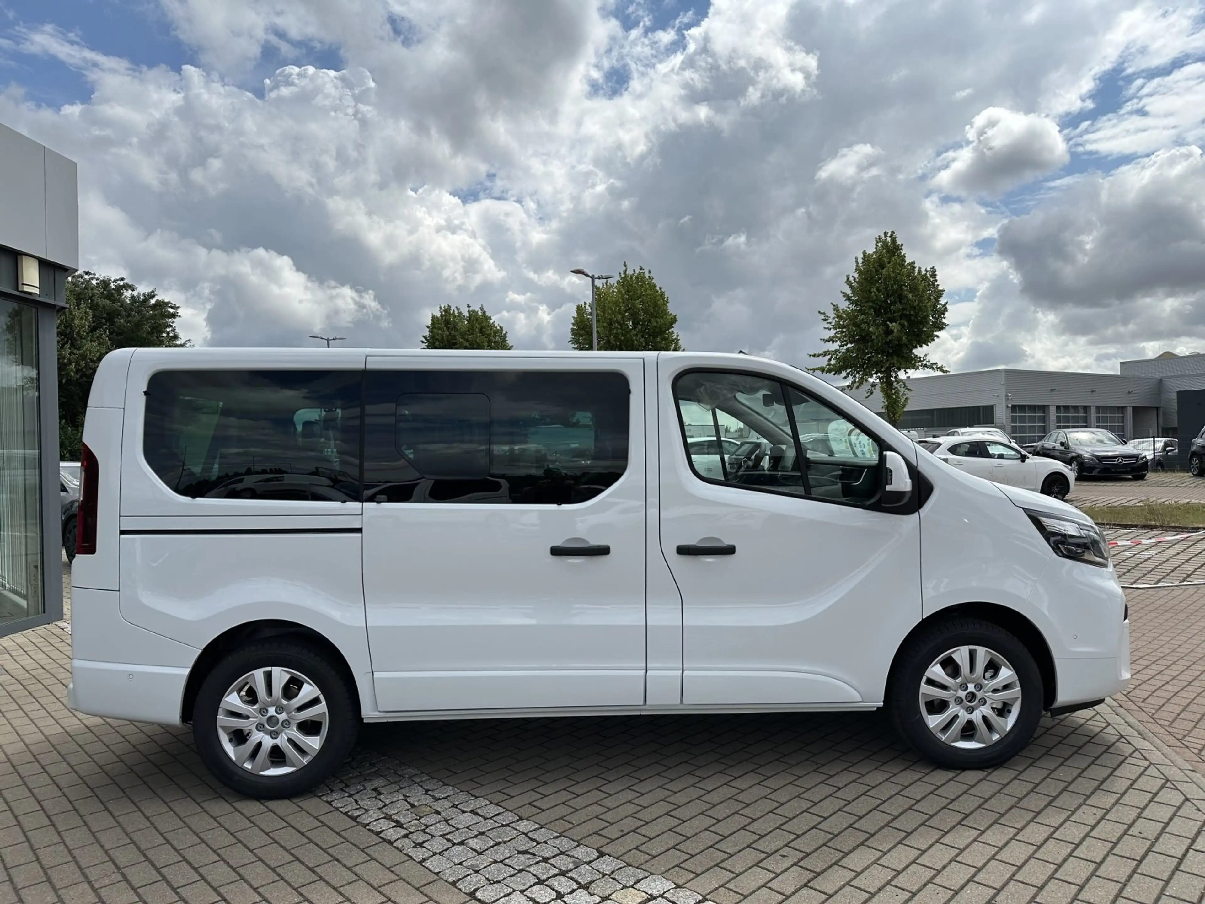 Nissan Primastar KOMBI 170DCT TEKNA 8 SITZE L1H1 2ST DESIGN — photo 8